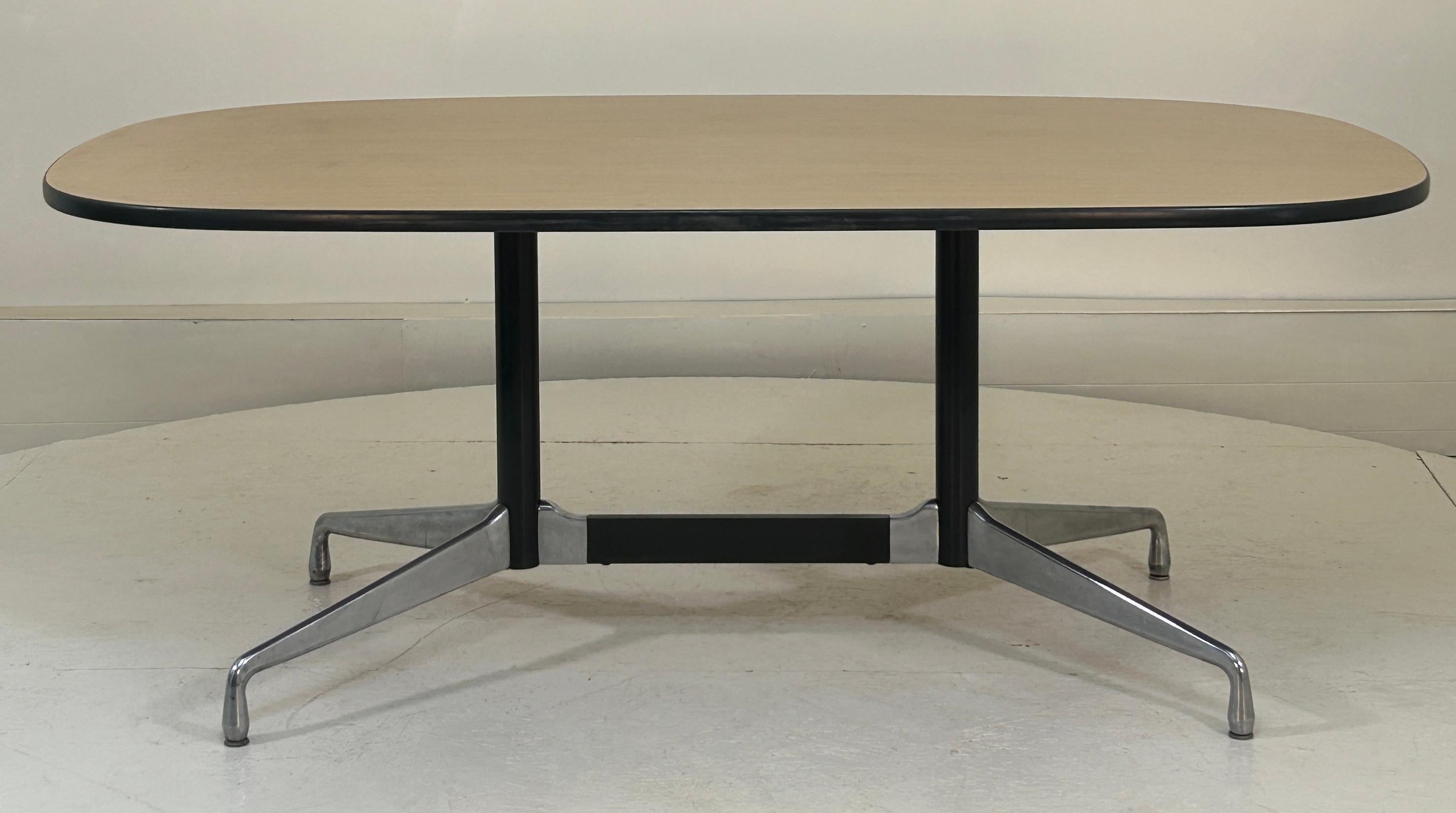 Américain Charles and Ray Eames for Herman Miller 6' Conference Dining Table (table à manger de conférence)  en vente