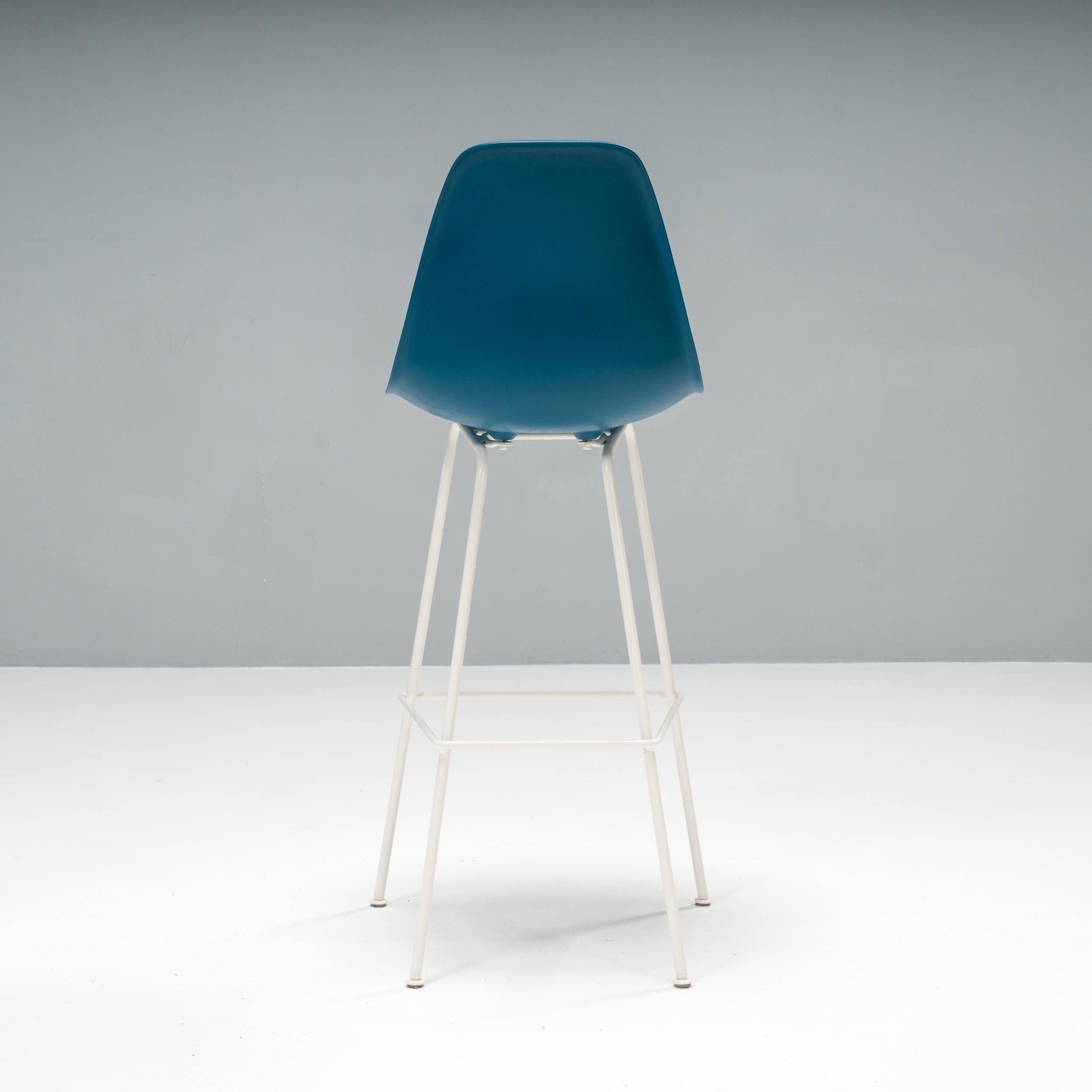 Charles & Ray Eames for Herman Miller Blue Moulded Plastic Stools, Set of 6 In Good Condition In Basildon, London