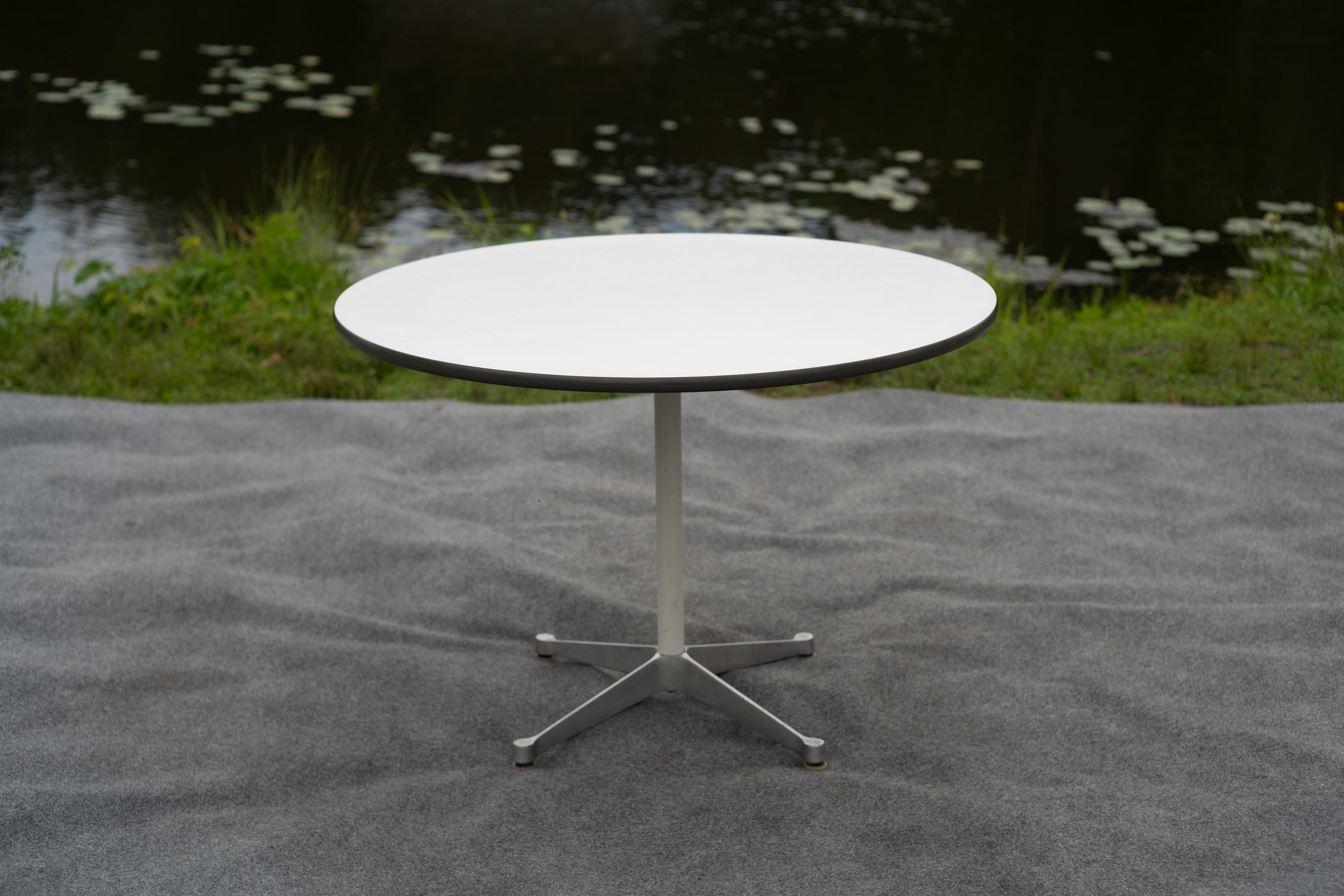 Juego de comedor Charles & Ray Eames para Herman Miller con 4 DSX y mesa de comedor de 48 pulgadas en venta 7