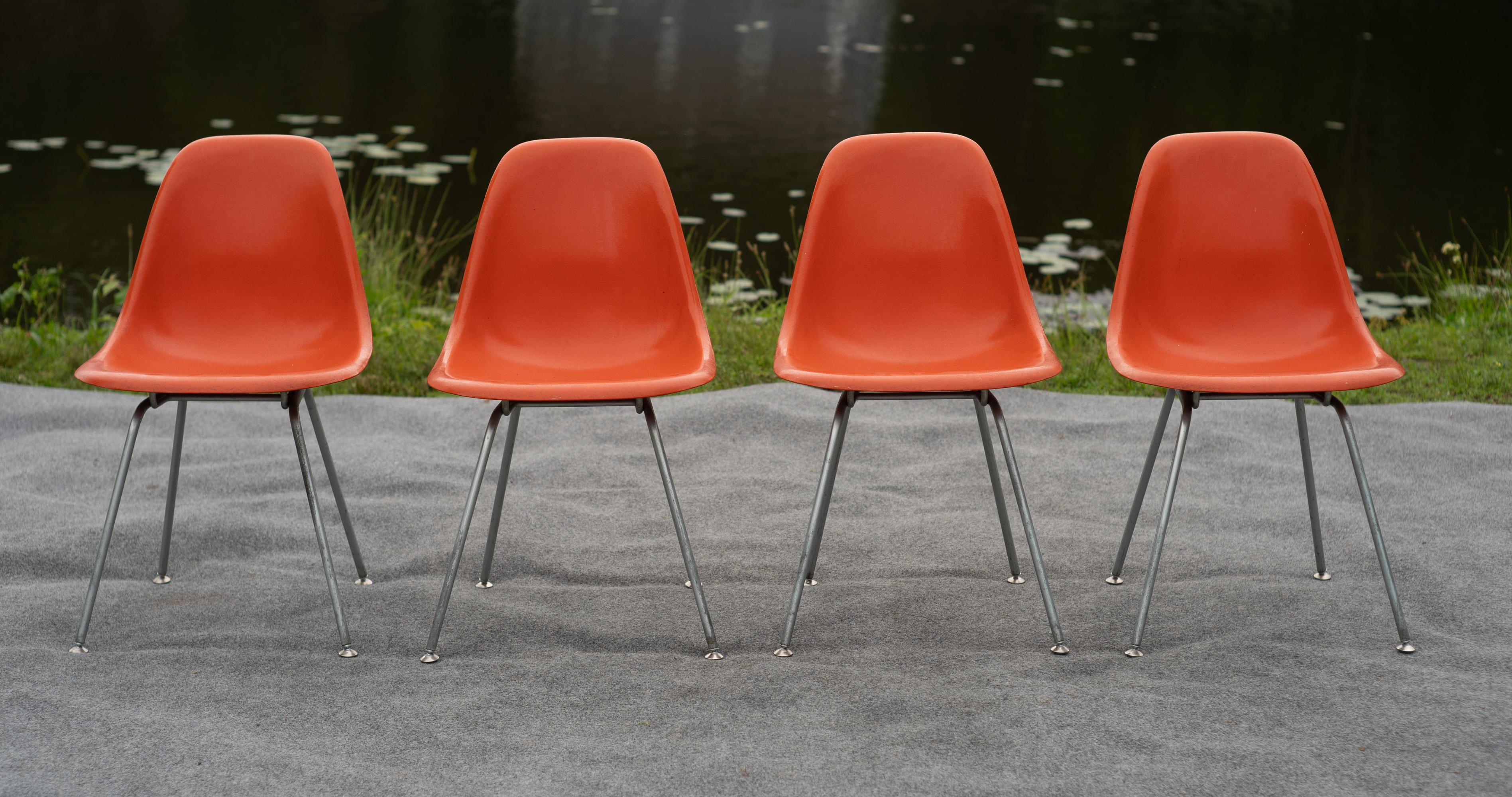 Juego de comedor Charles & Ray Eames para Herman Miller con 4 DSX y mesa de comedor de 48 pulgadas en Bueno estado para la venta en Philadelphia, PA