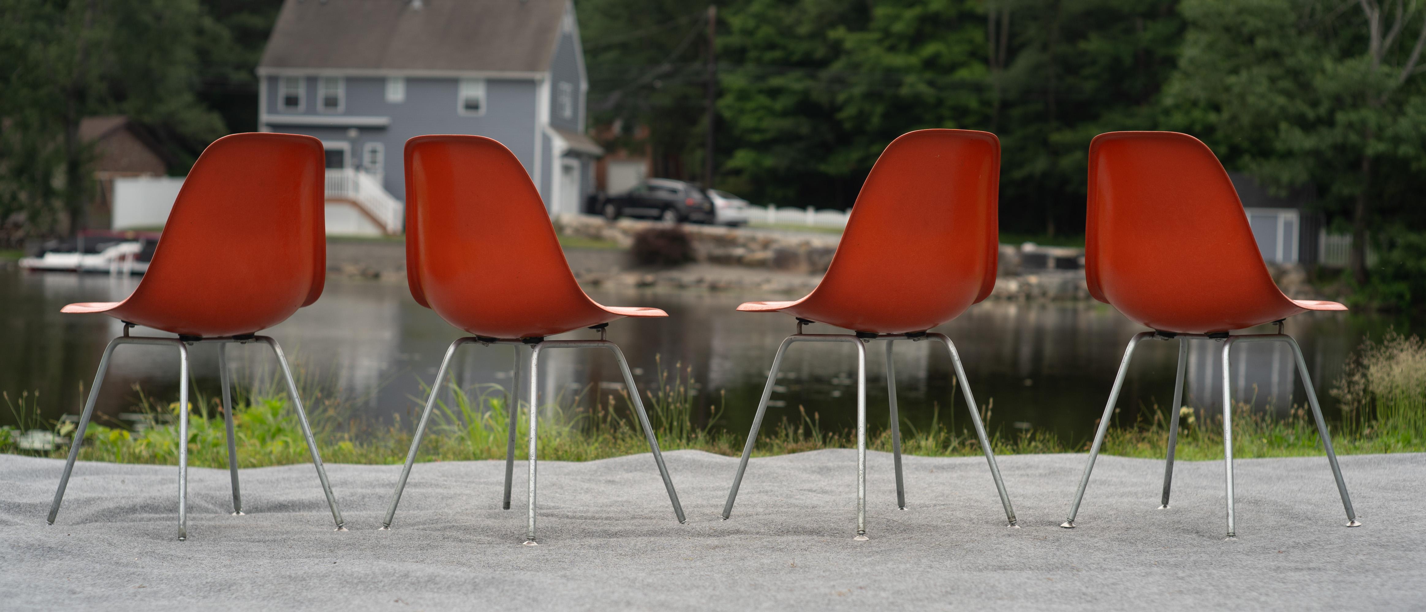 Juego de comedor Charles & Ray Eames para Herman Miller con 4 DSX y mesa de comedor de 48 pulgadas en venta 1