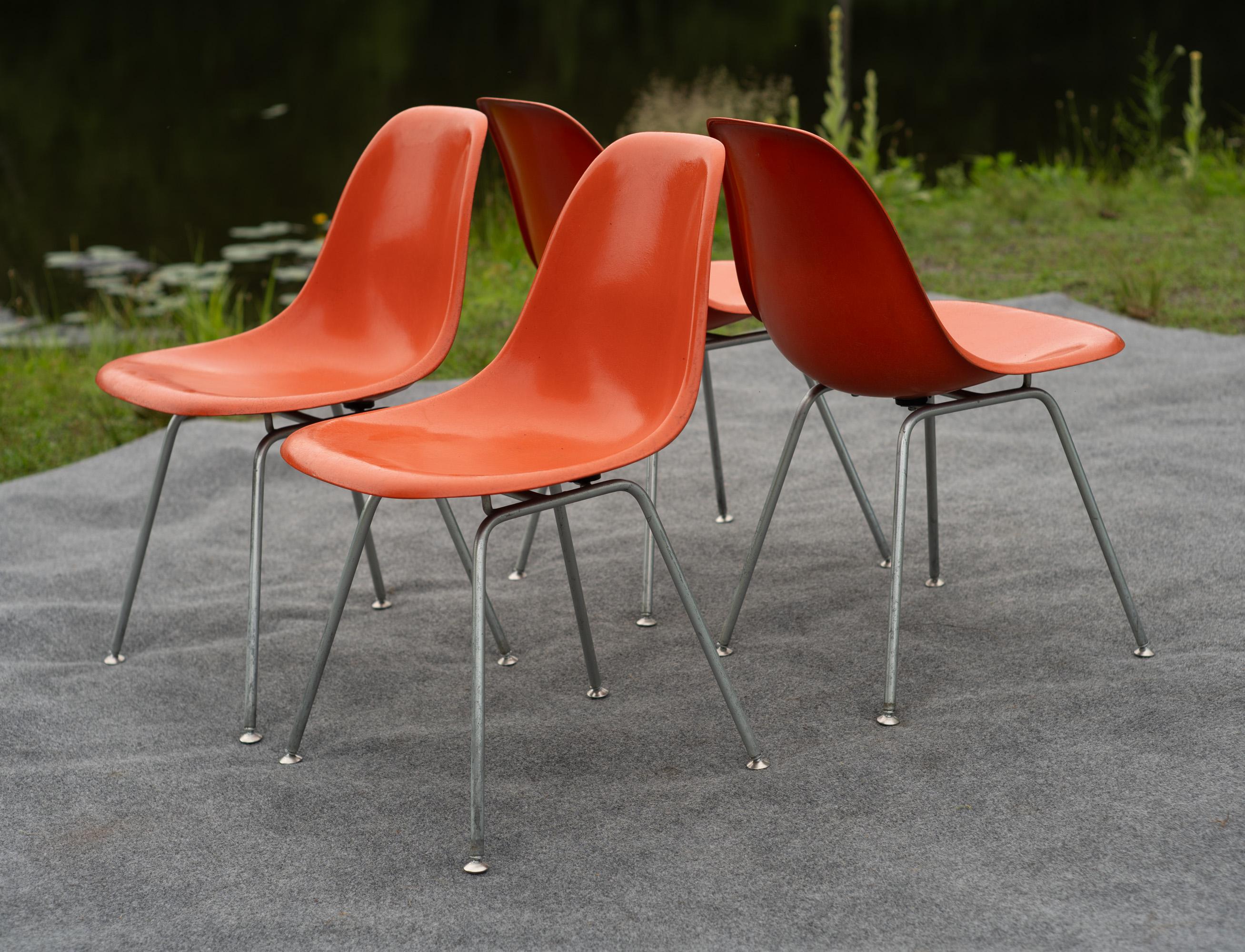 Juego de comedor Charles & Ray Eames para Herman Miller con 4 DSX y mesa de comedor de 48 pulgadas en venta 2