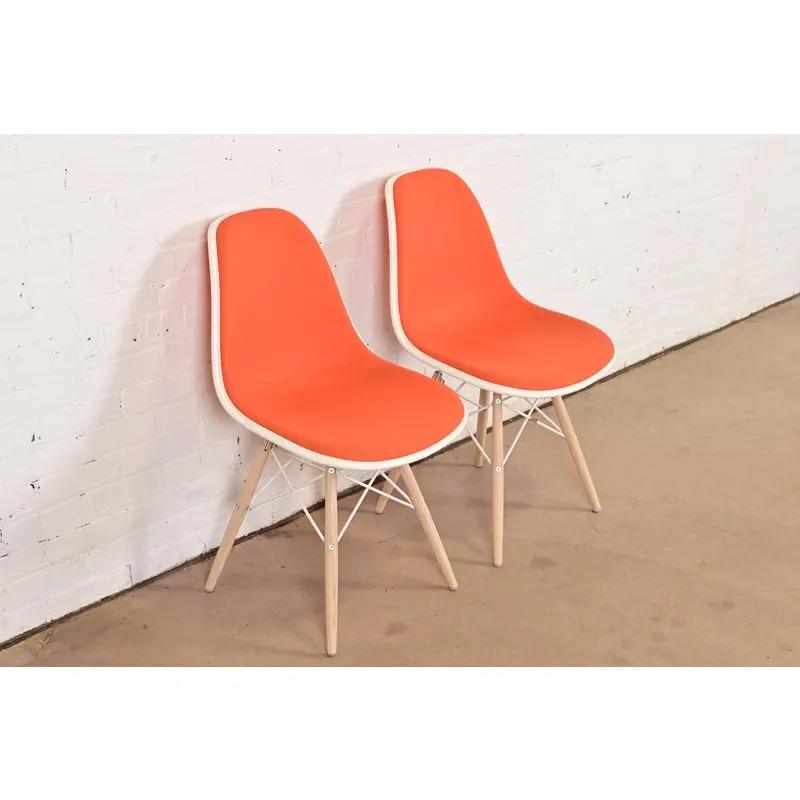 Charles & Ray Eames for Herman Miller DSW Shell Side Chairs, Pair Bon état - En vente à South Bend, IN