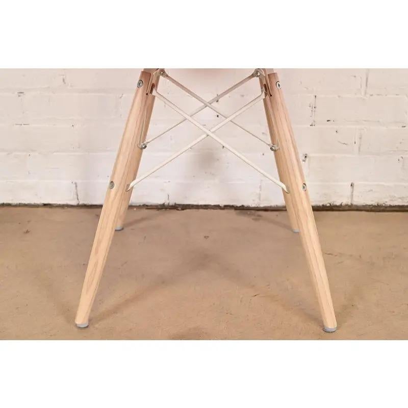 Charles & Ray Eames for Herman Miller DSW Shell Side Chairs, Pair en vente 2