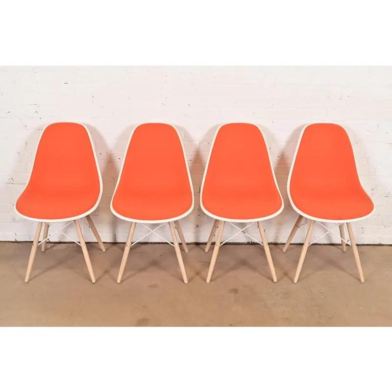 Mid-Century Modern Charles & Ray Eames for Herman Miller DSW Shell Side Chairs, Set of Four en vente