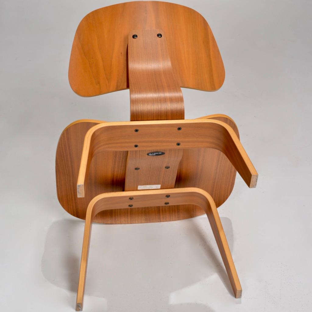 Mid-20th Century Charles and Ray Eames for Herman Miller LCW Walnut Lounge Chair
