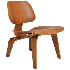 Charles und Ray Eames für Herman Miller LCW Lounge Chair aus Nussbaumholz