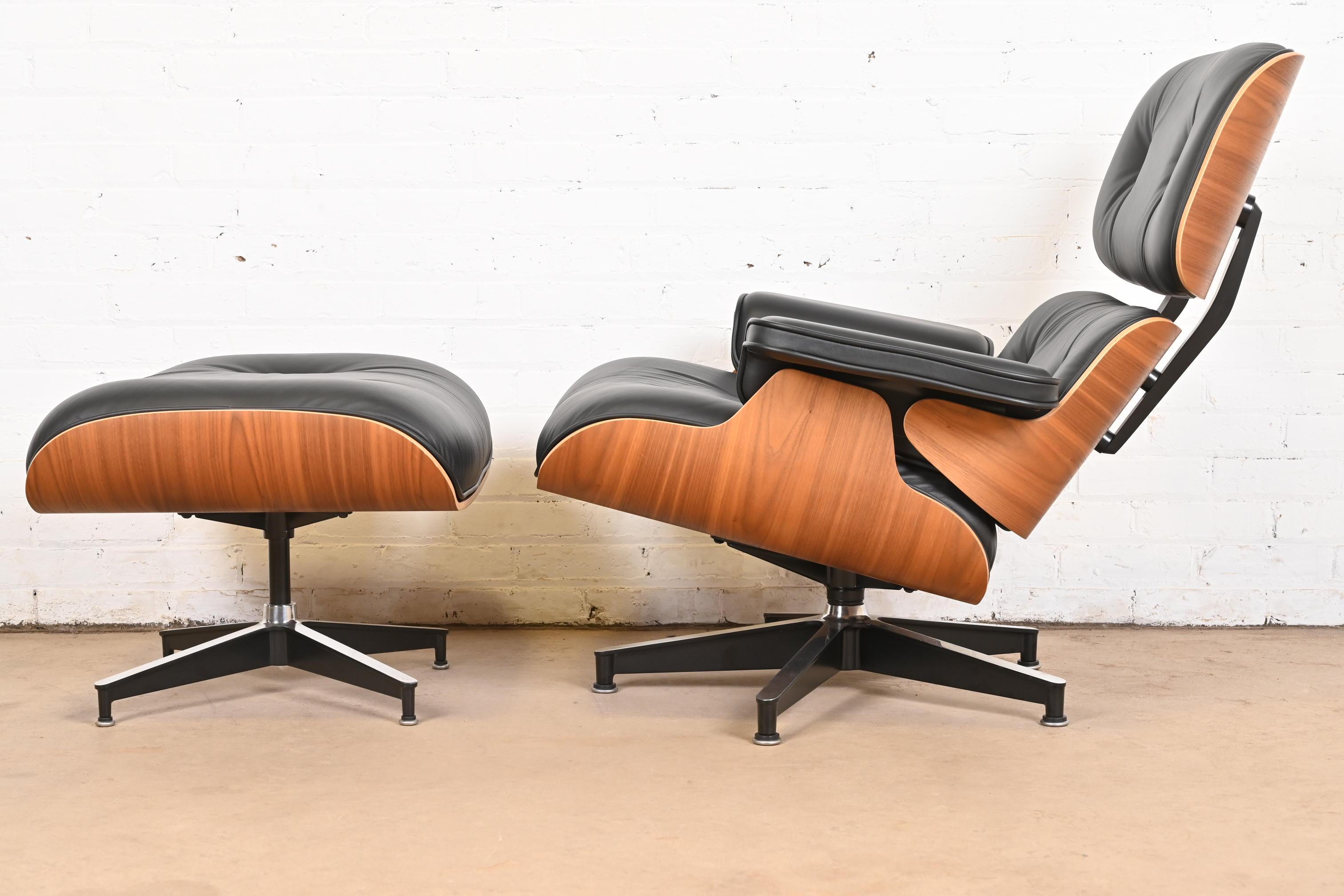 Charles & Ray Eames for Herman Miller Lounge Chair and Ottoman in Walnut 4