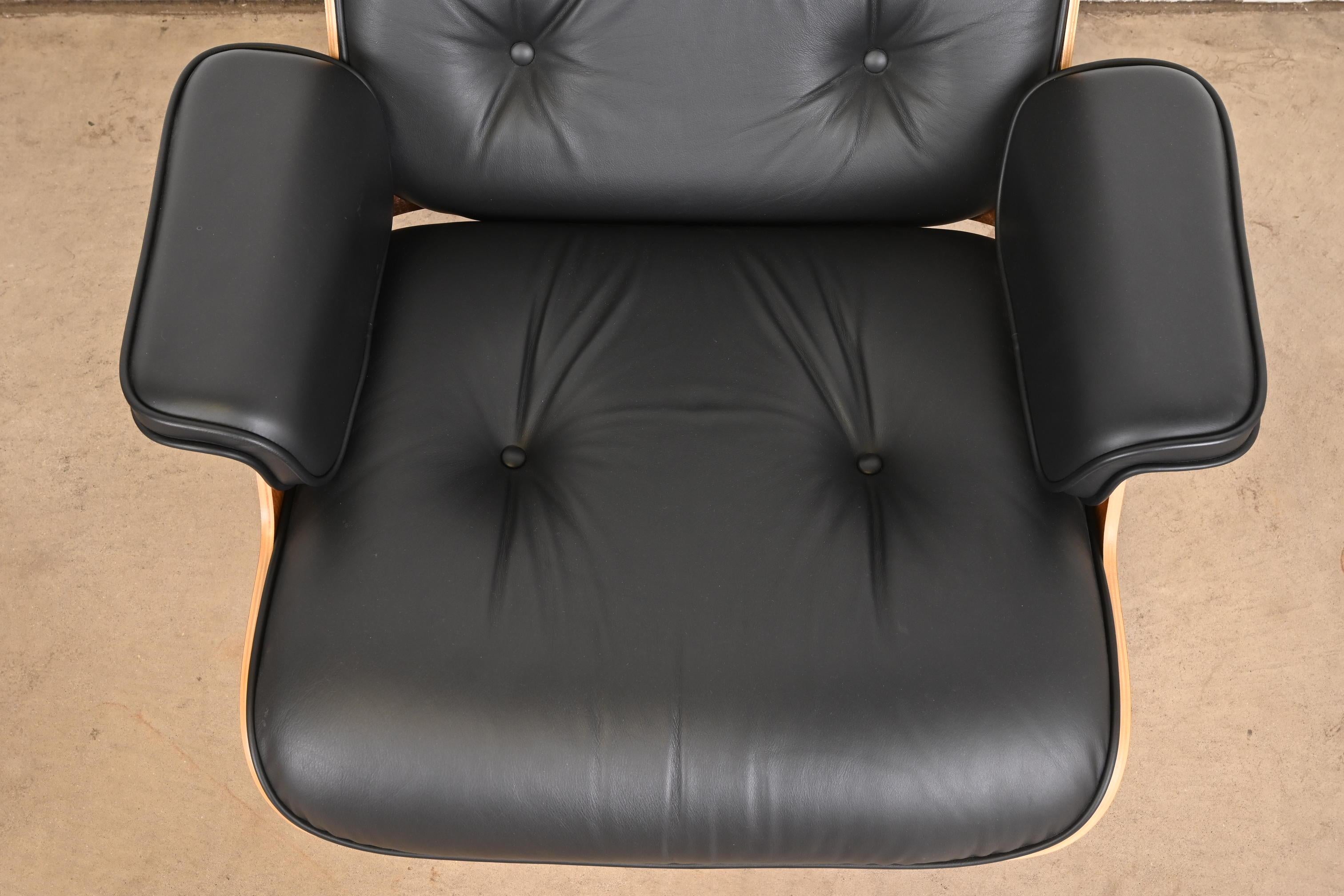 Charles & Ray Eames for Herman Miller Lounge Chair and Ottoman in Walnut 6