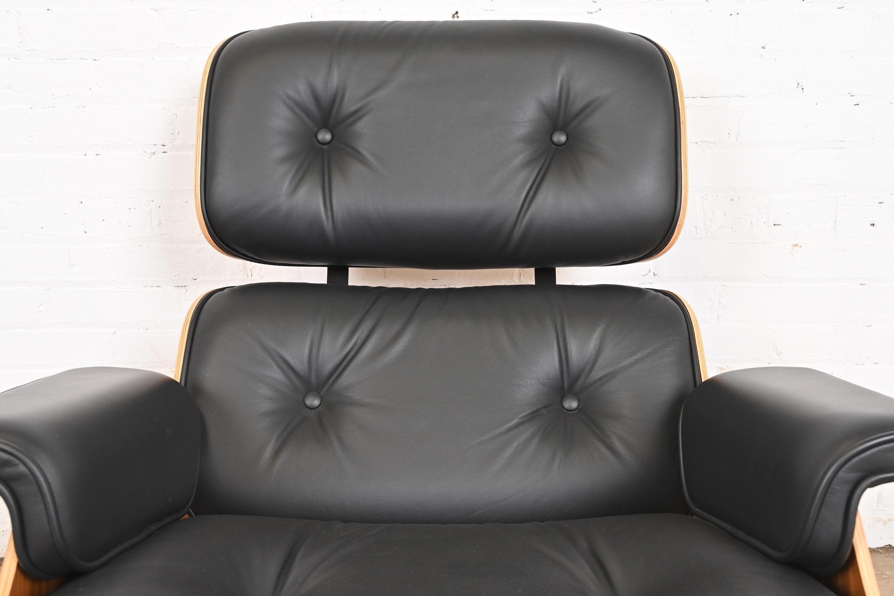 Charles & Ray Eames for Herman Miller Lounge Chair and Ottoman in Walnut 7