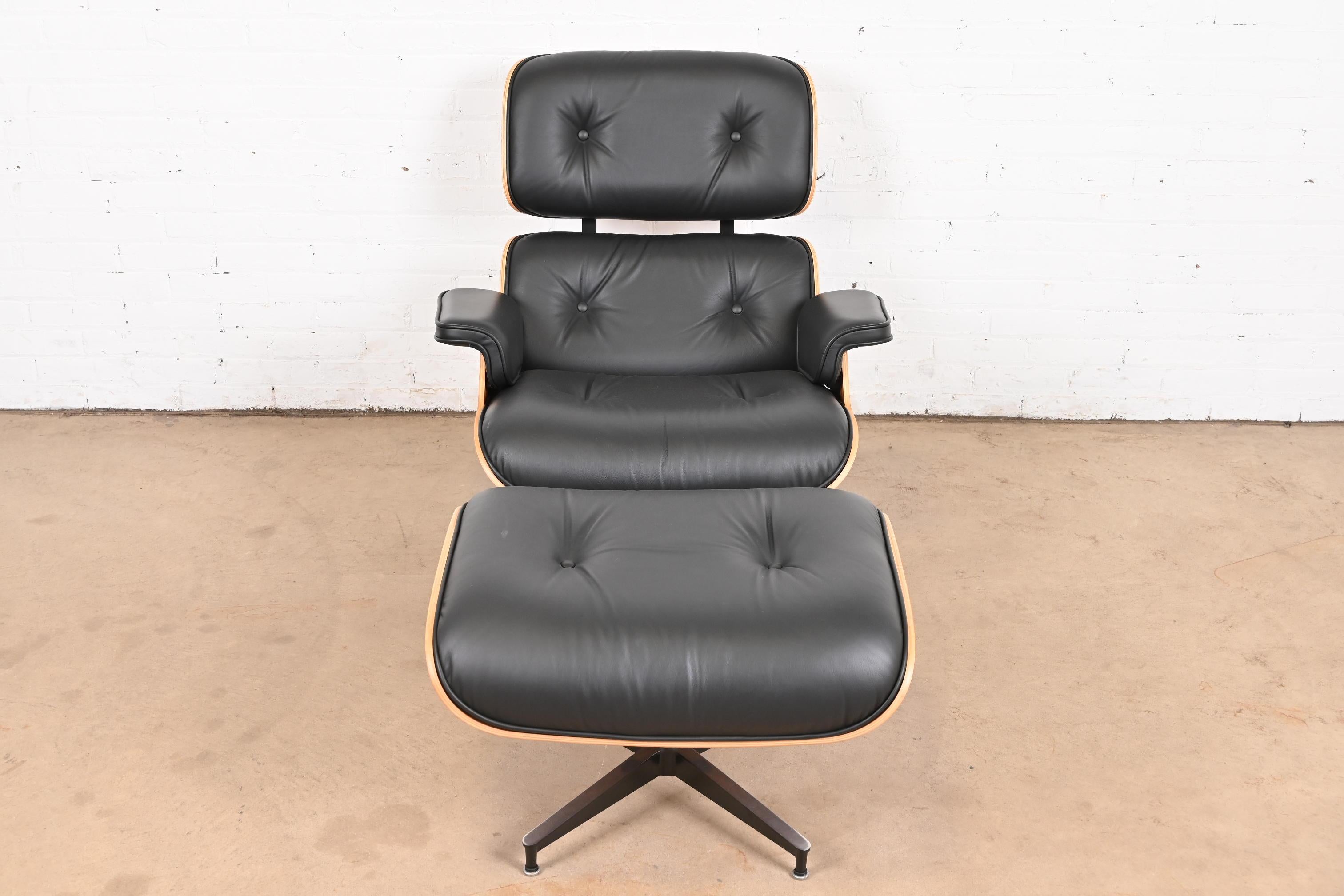 American Charles & Ray Eames for Herman Miller Lounge Chair and Ottoman in Walnut