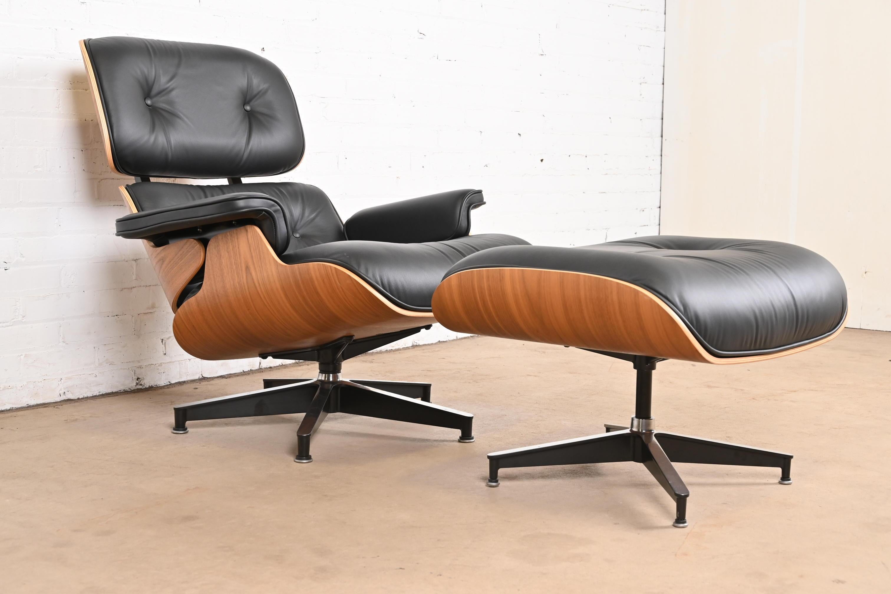 Charles & Ray Eames for Herman Miller Lounge Chair and Ottoman in Walnut 2