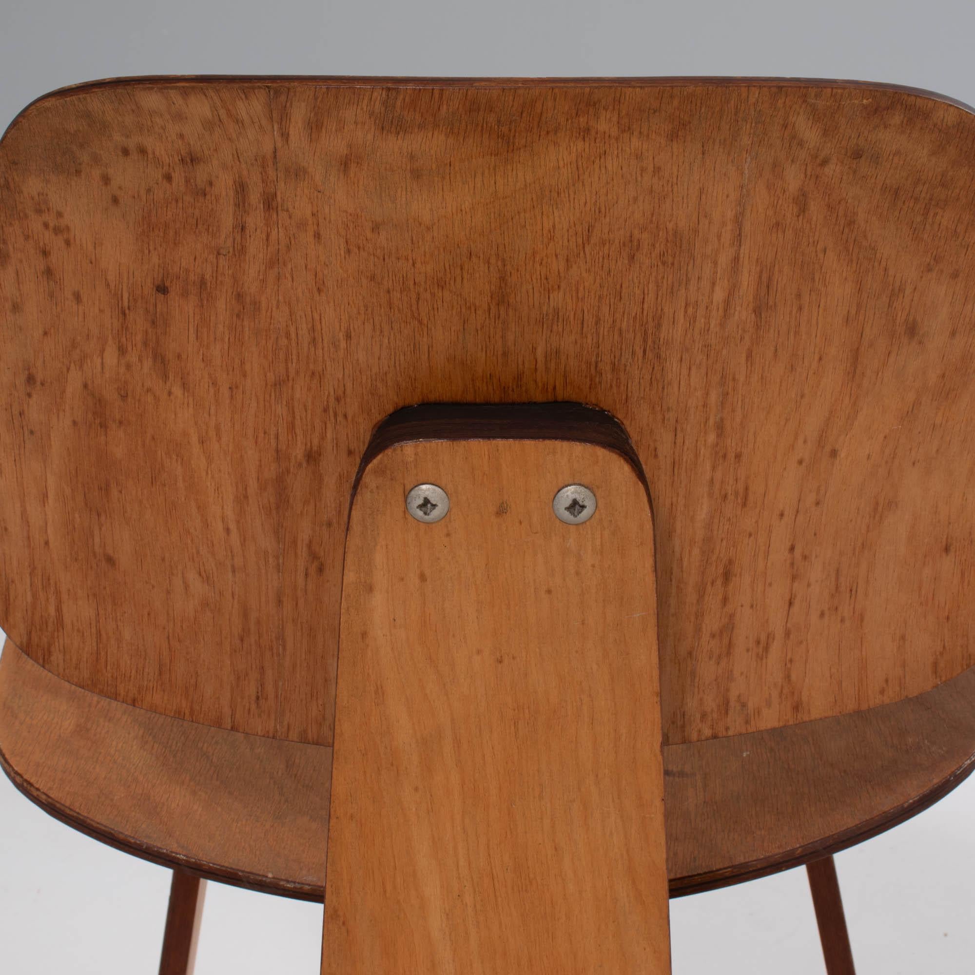 Charles & Ray Eames for Herman Miller Plywood DCW Dining Chairs, 1950s Set of 2 In Fair Condition For Sale In London, GB