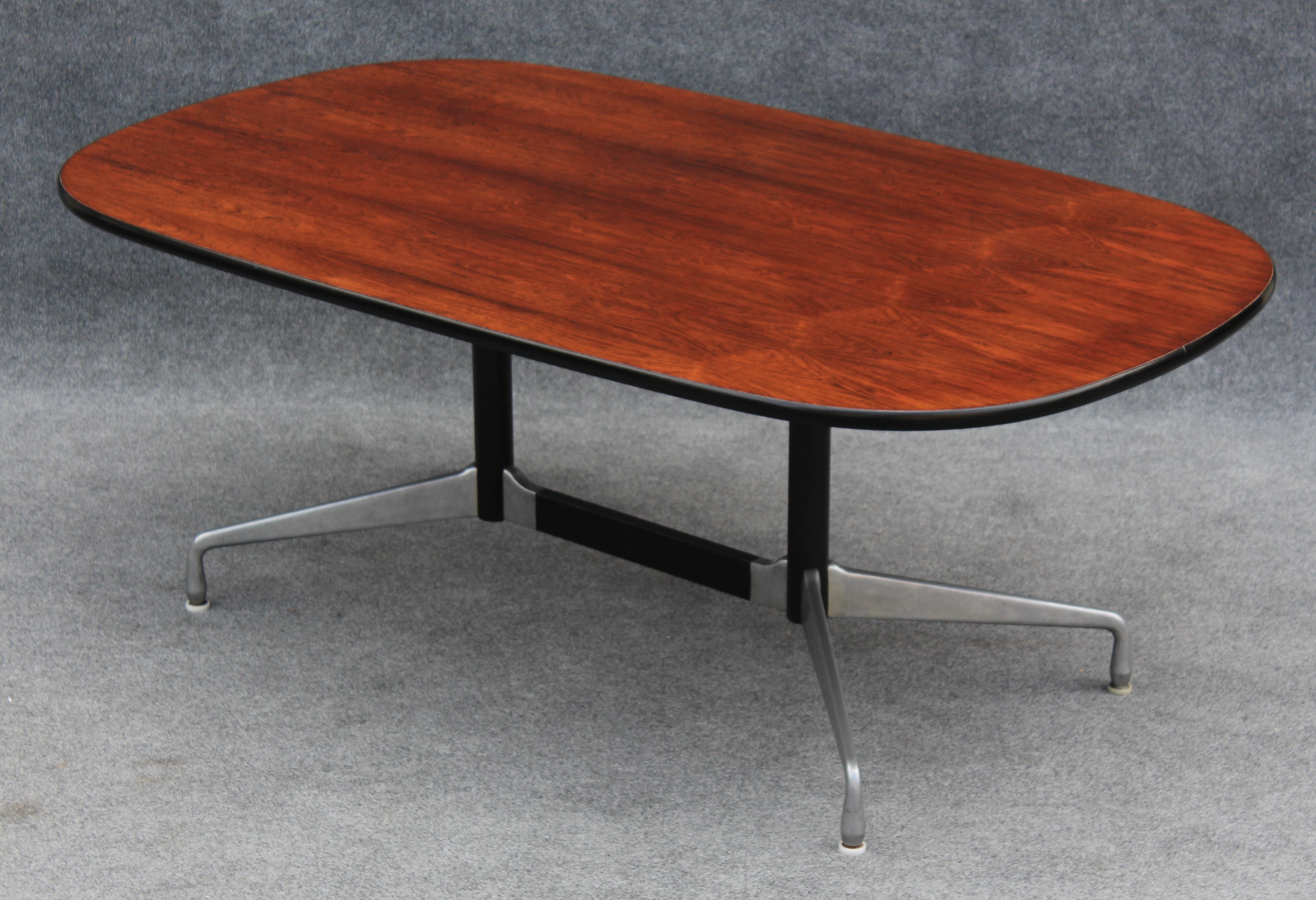 Charles & Ray Eames for Herman Miller Restored Rosewood Conference Dining Table In Good Condition For Sale In Philadelphia, PA