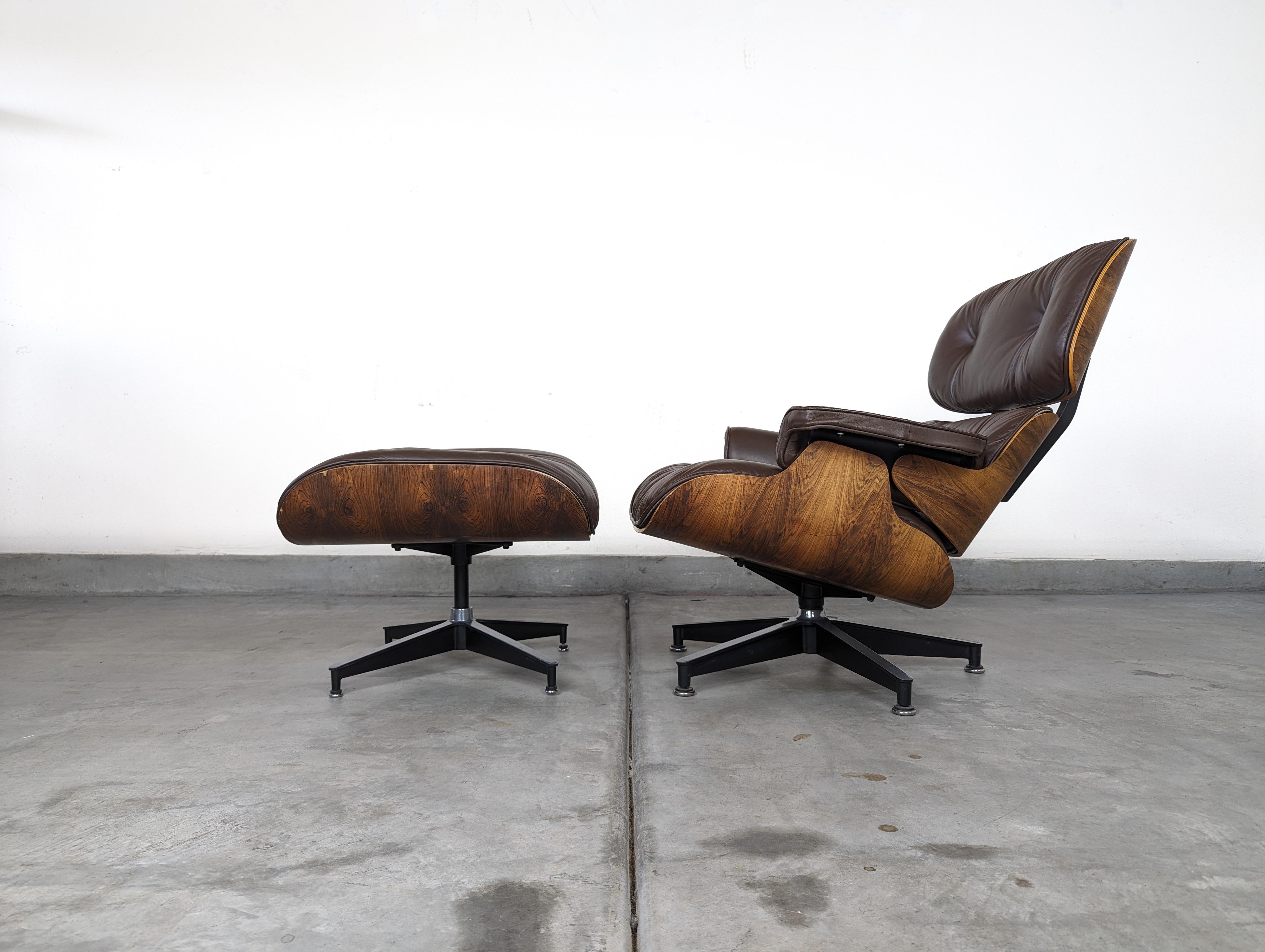 Américain Chaise longue Charles & Ray Eames pour Herman Miller en bois de rose et cuir, vers 1970 en vente