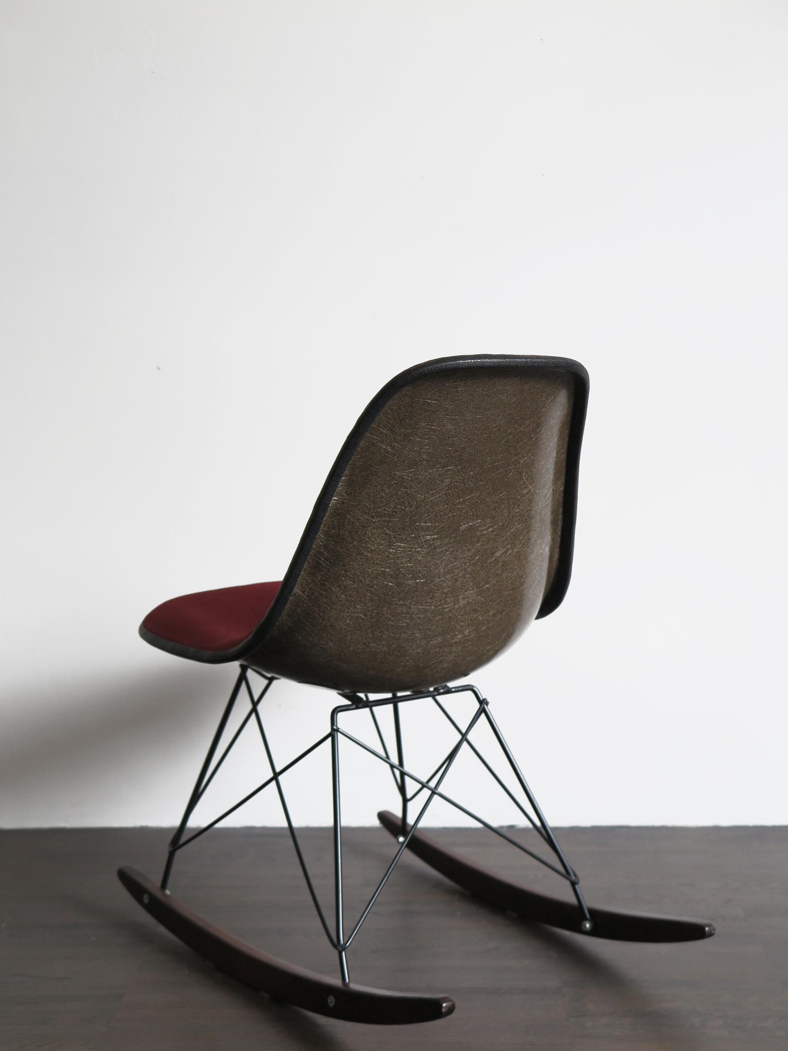 Mid-Century Modern Charles & Ray Eames pour Herman Millerr fauteuil à bascule mi-siècle des années 1960 en vente