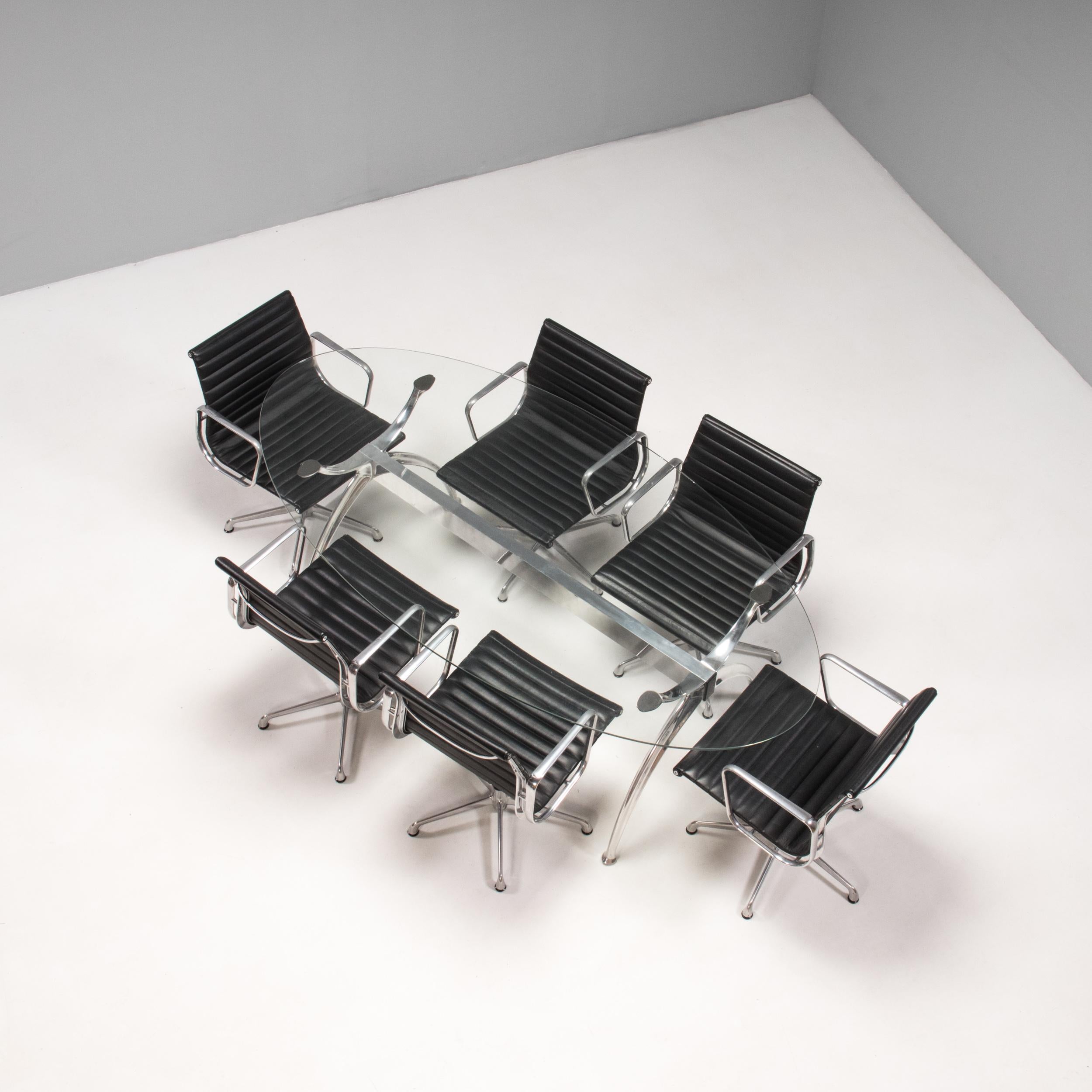 Conçue à l'origine par Charles et Ray Eames en 1958, la chaise EA 108 est devenue depuis une icône du design.

ICF a été l'un des quatre premiers fabricants à qui Herman Miller a accordé une licence pour reproduire les chaises conçues par Eames,