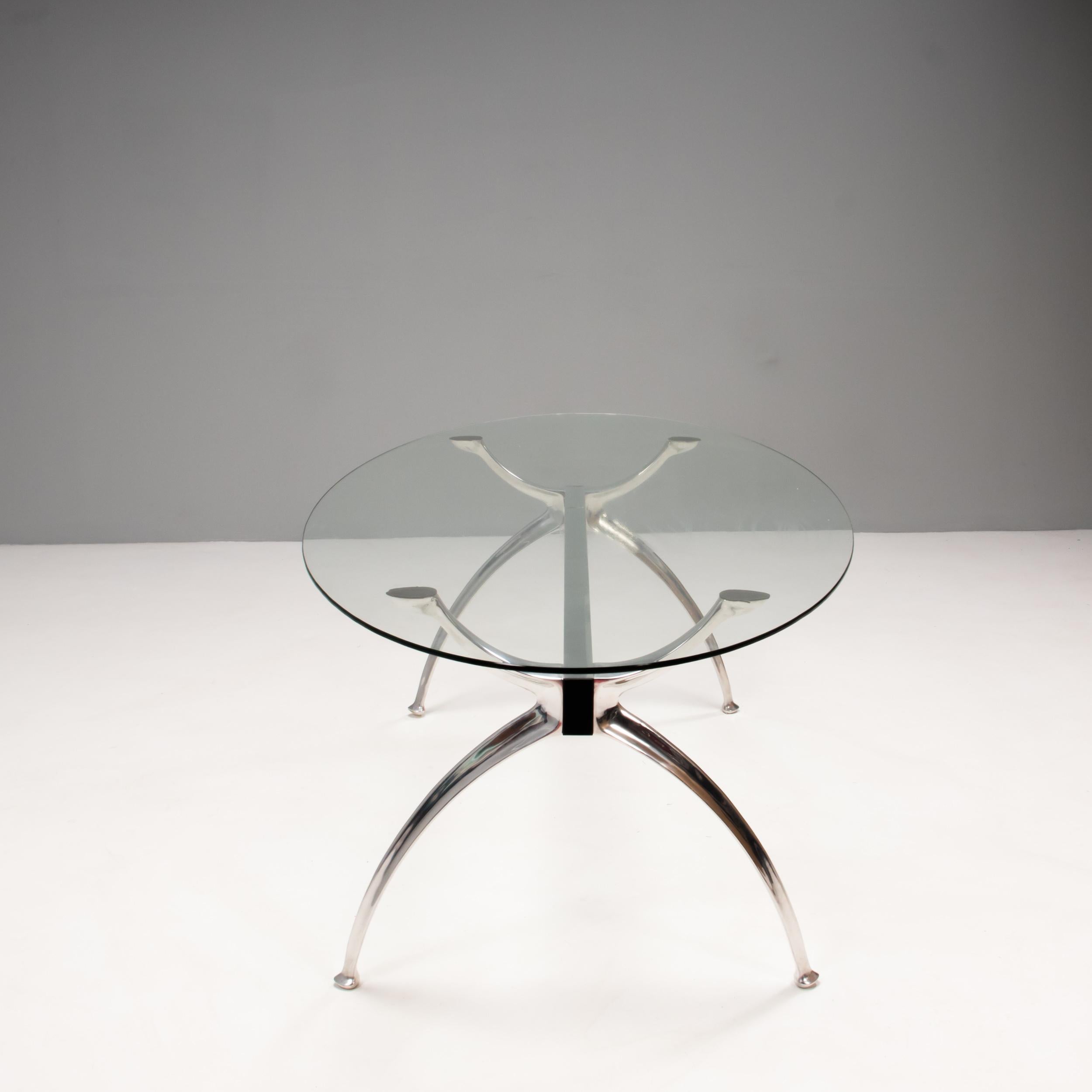 Charles & Ray Eames pour ICF EA 108 chaises en cuir noir et table de salle à manger ovale Bon état à London, GB