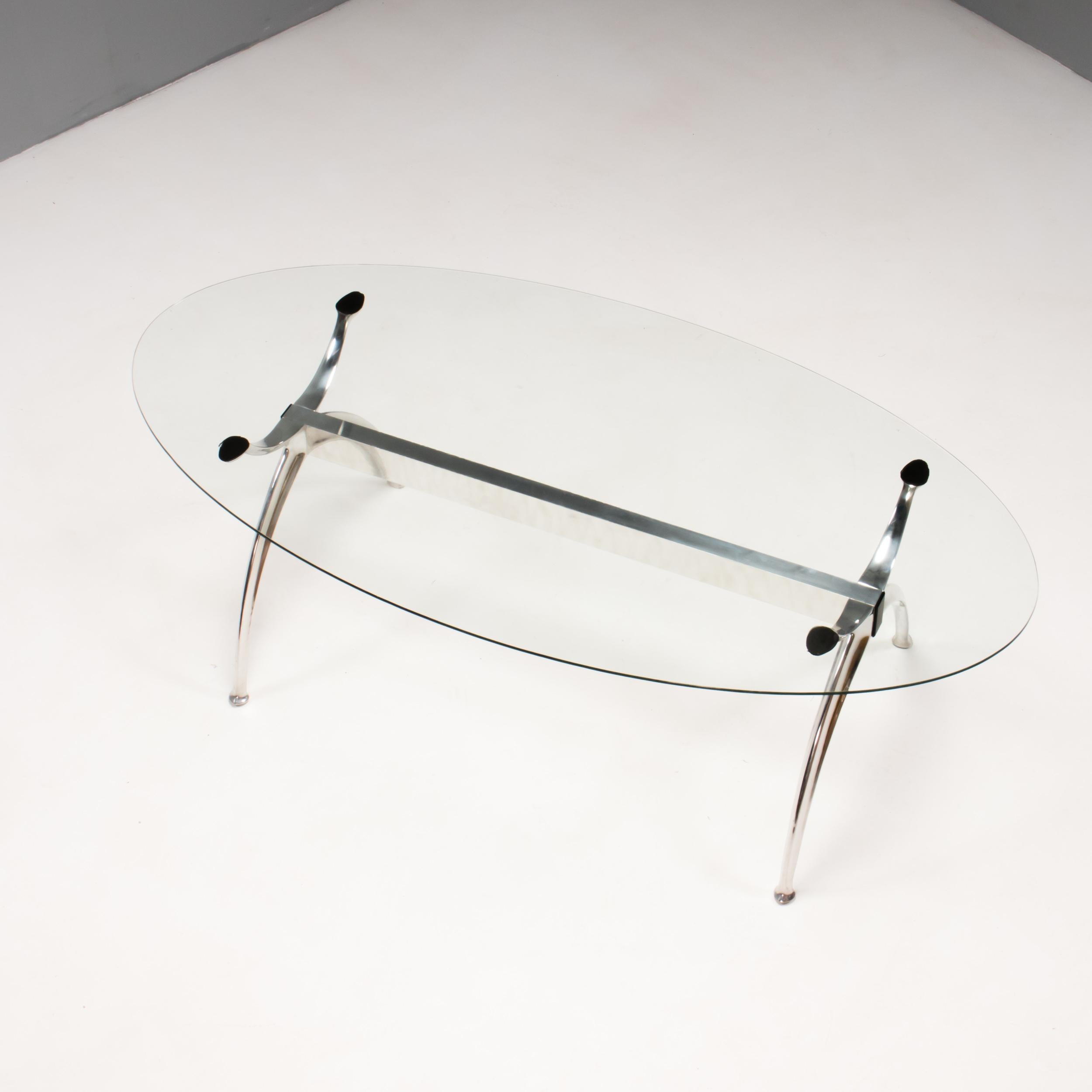 Charles & Ray Eames für ICF EA 108, schwarze Lederstühle und ovaler Esstisch (21. Jahrhundert und zeitgenössisch)