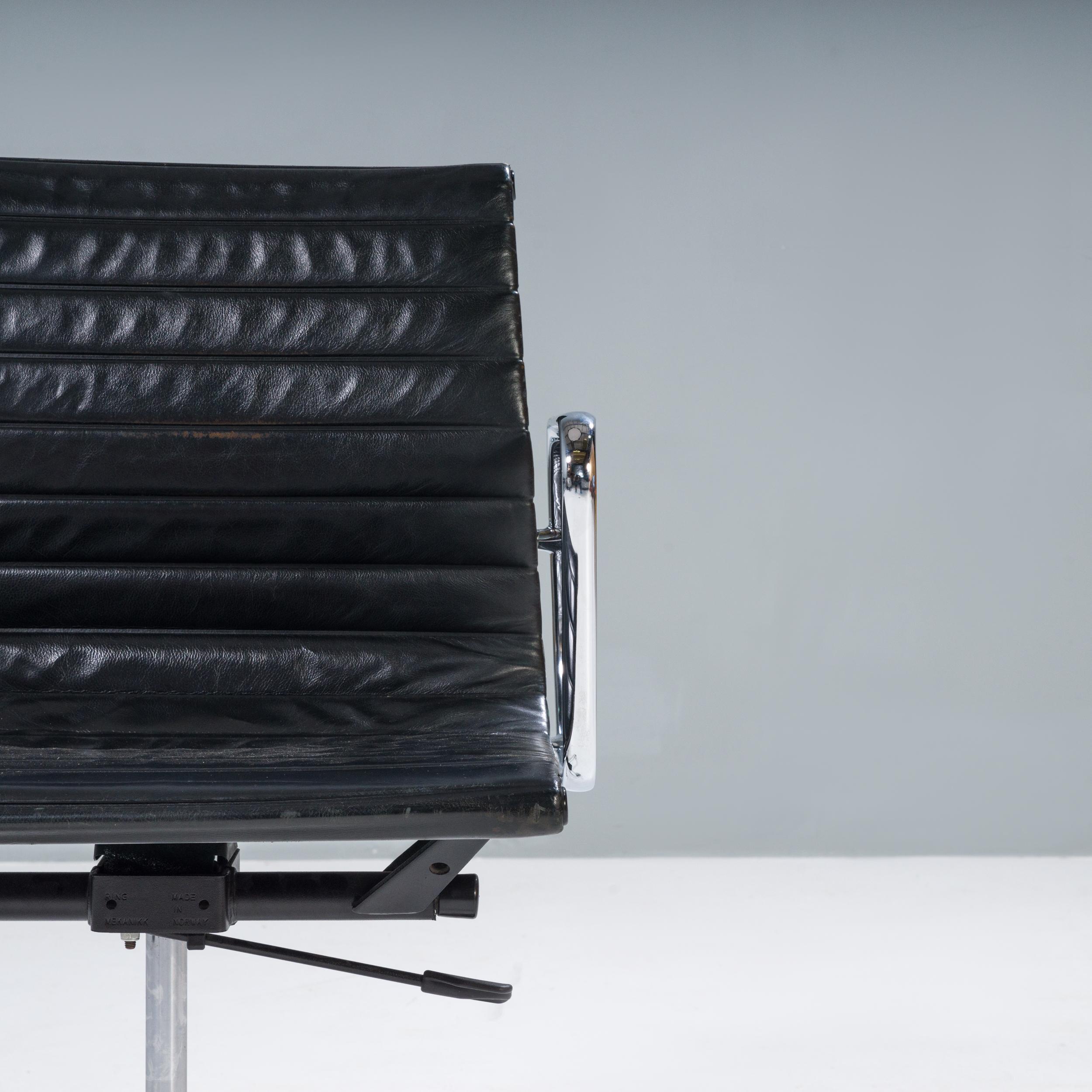 Charles & Ray Eames for Vitra Black Leather Alu EA 117 Aluminium Office Chair 2