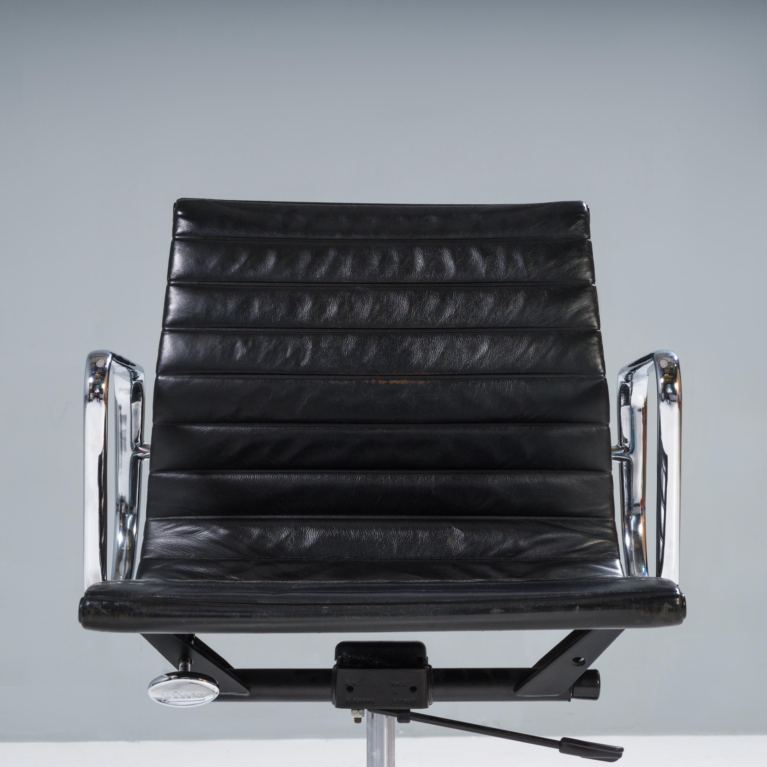 Charles & Ray Eames for Vitra Black Leather Alu EA 117 Aluminium Office Chair 4