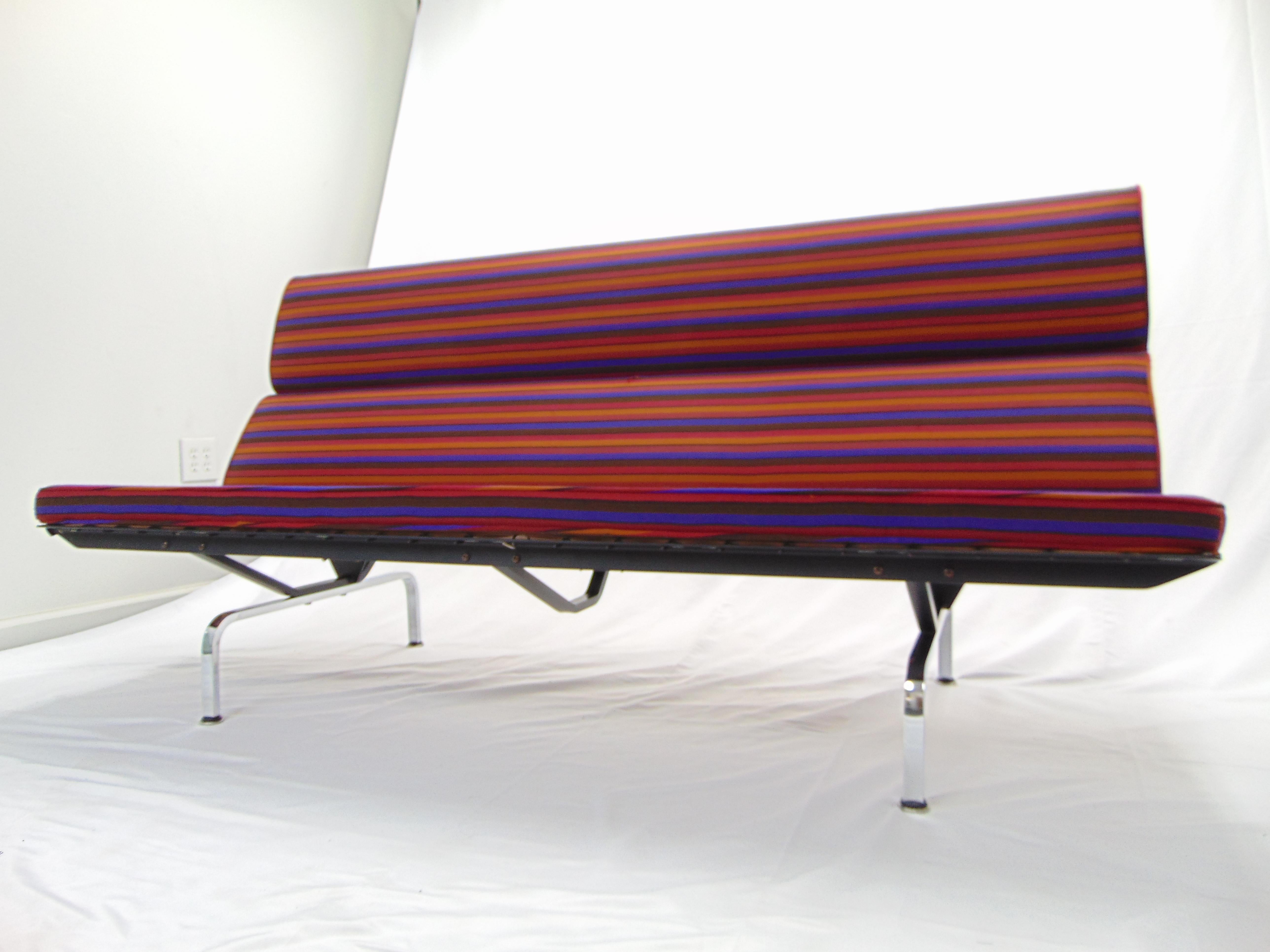 Metal Charles & Ray Eames Herman Miller Mid-Century Modern Sofa