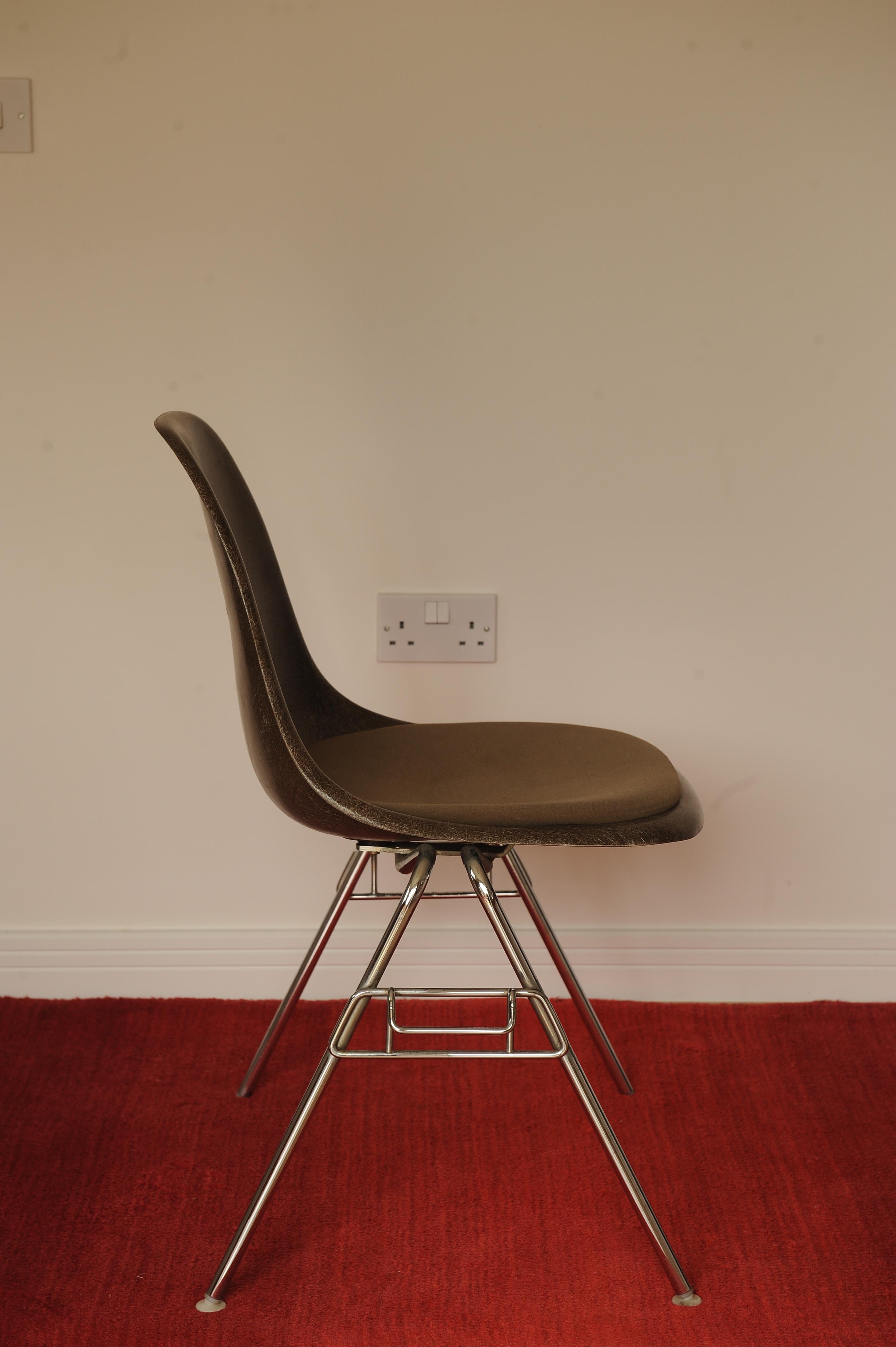 Brushed Charles & Ray Eames Herman Miller Original DSS Fiberglass Chrome Stacking Chair For Sale