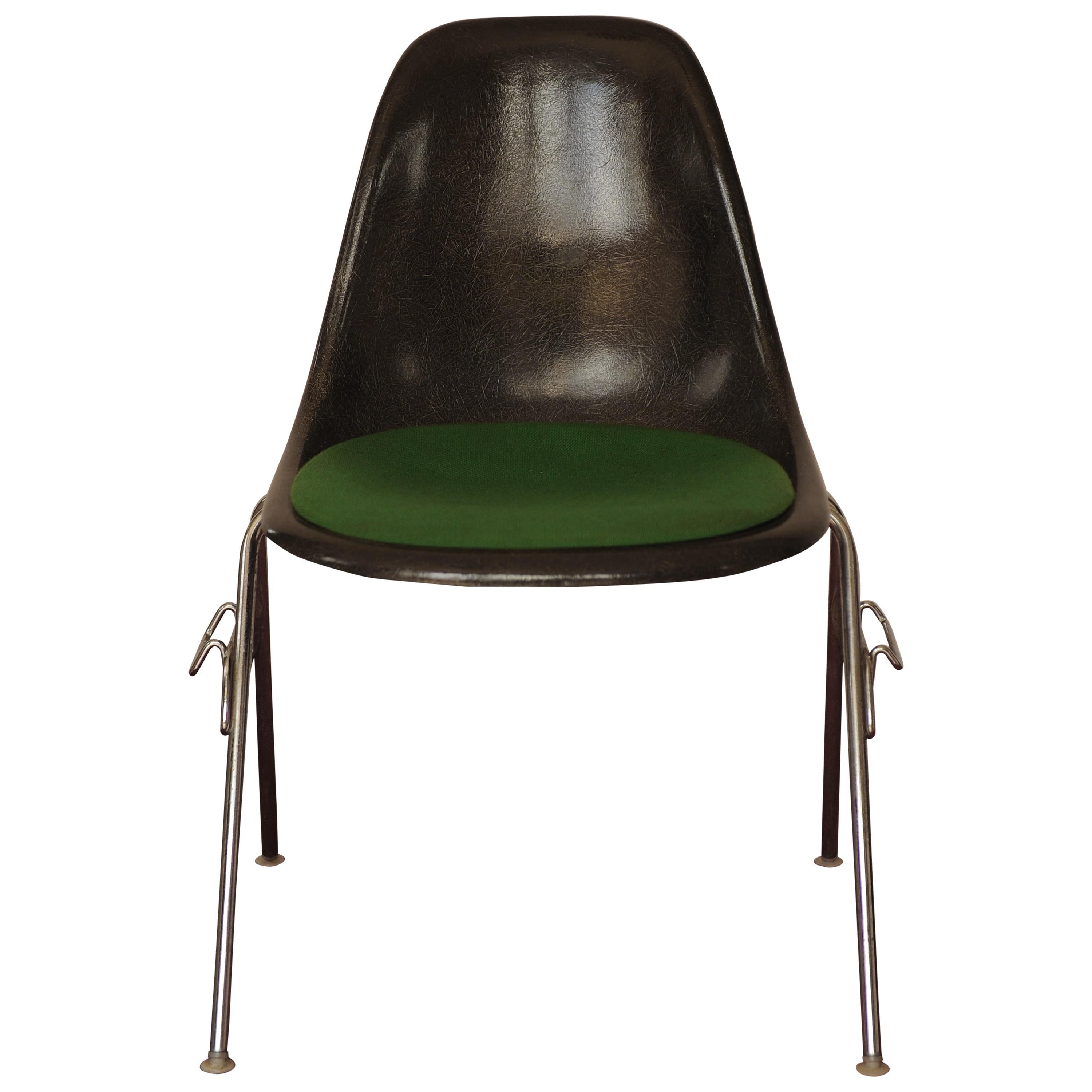 Charles & Ray Eames Herman Miller Original Dss Fiberglass Chrome Stacking Chair  For Sale
