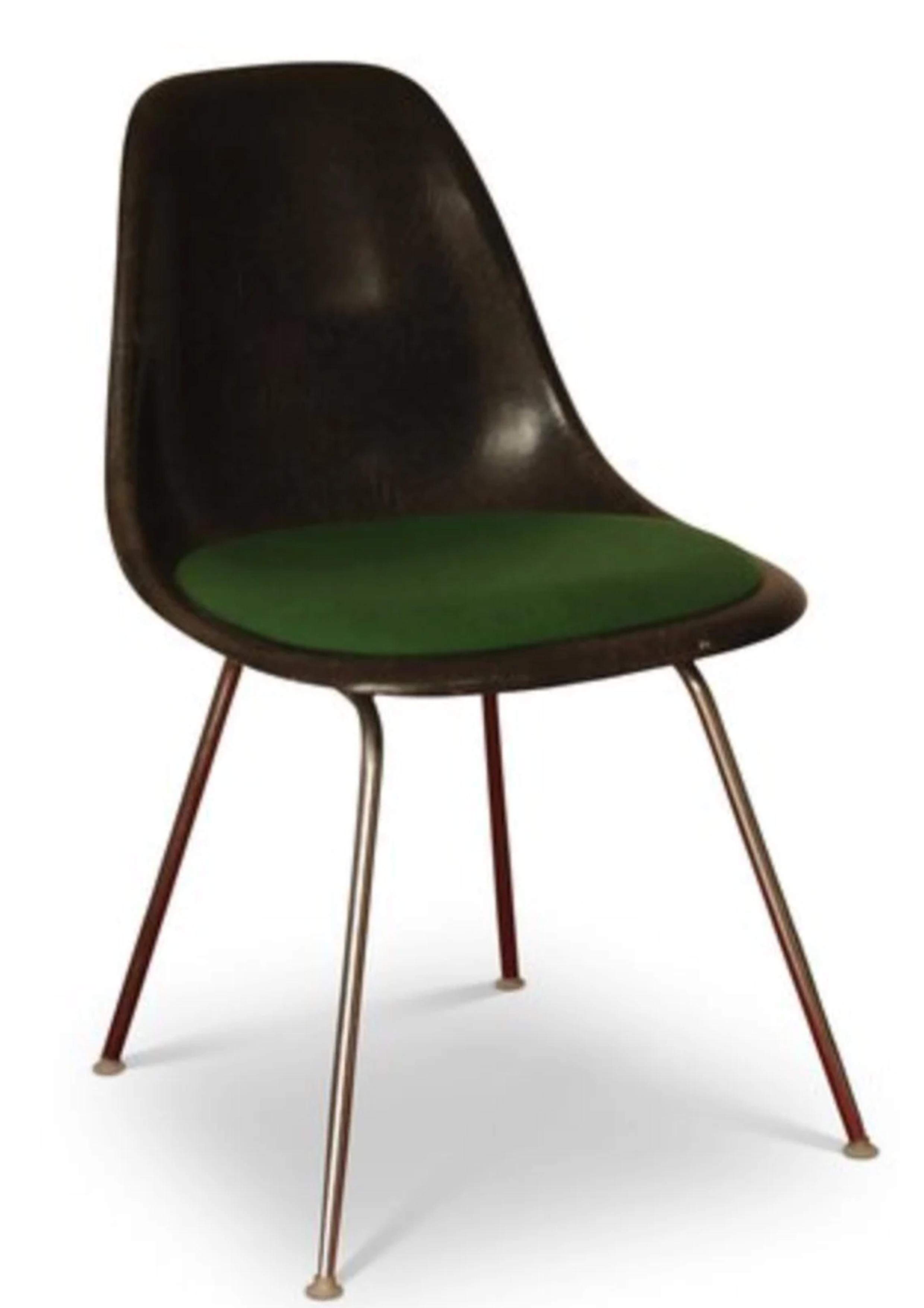 Charles & Ray Eames Herman Miller Original DSS Seal Brown Glasfaserstuhl im Zustand „Gut“ im Angebot in Reading, Berkshire