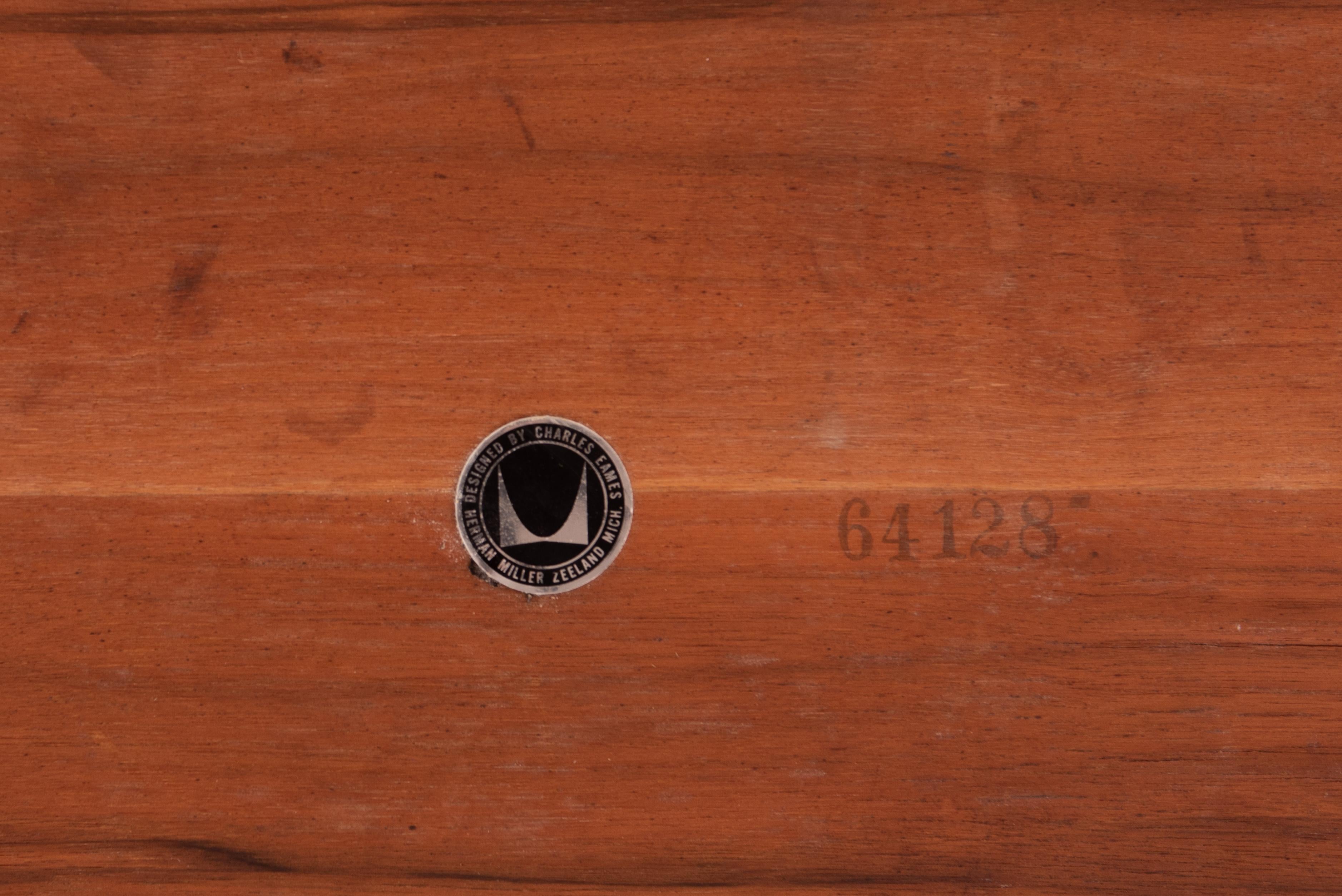 Charles & Ray Eames Herman Miller Esstisch aus Nussbaumholz mit Segmentfuß im Angebot 4