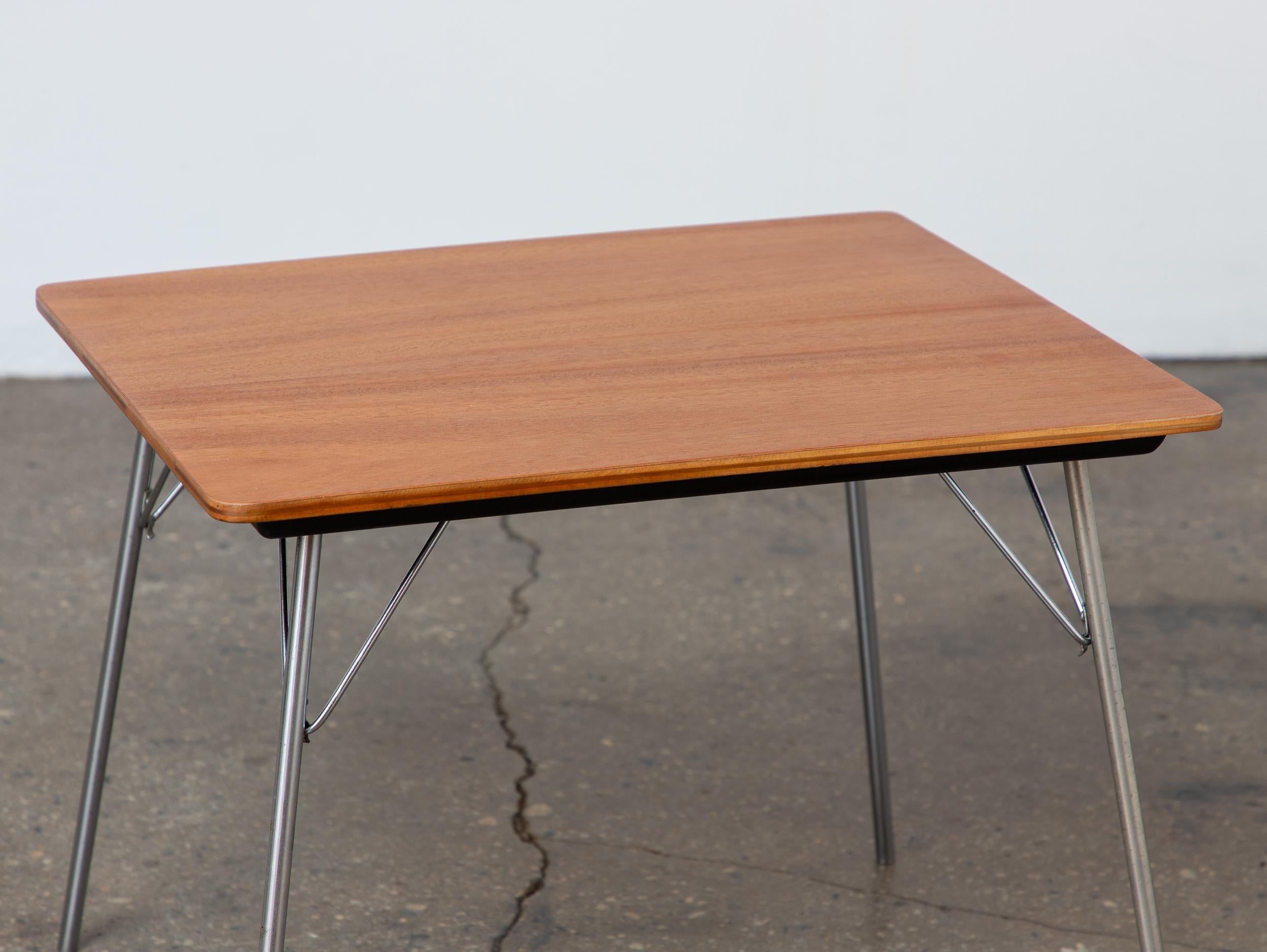 Table d'appoint pliante Charles and Ray Eames IT, Herman Miller, années 1950 Bon état - En vente à Brooklyn, NY