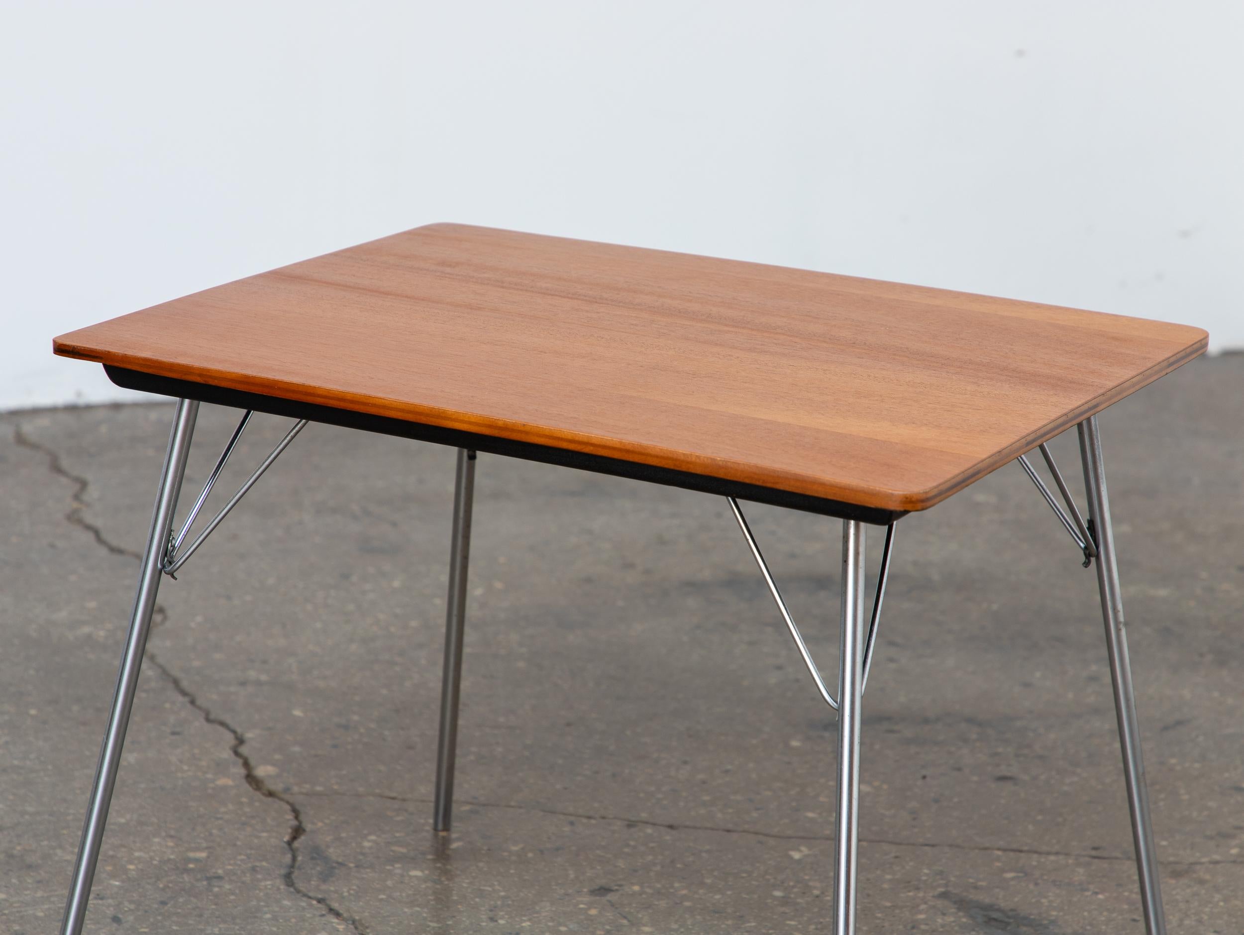 20ième siècle Table d'appoint pliante Charles and Ray Eames IT, Herman Miller, années 1950 en vente