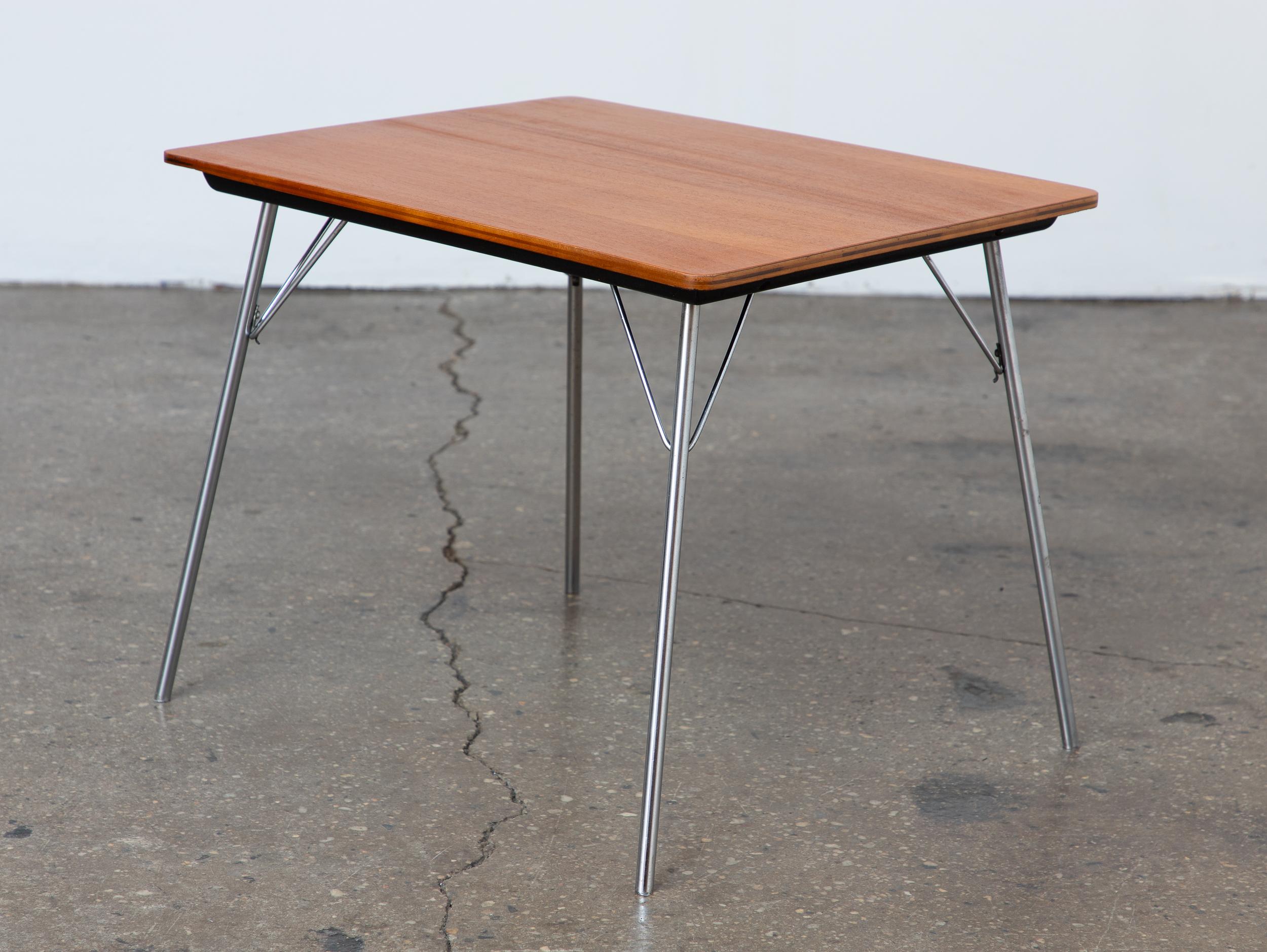 Métal Table d'appoint pliante Charles and Ray Eames IT, Herman Miller, années 1950 en vente
