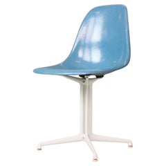 Charles & Ray Eames „La Fonda“ Blaue Glasfaserstühle „La Fonda“ Herman Miller
