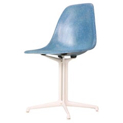 Charles & Ray Eames „La Fonda“ Blaue Glasfaserstühle „La Fonda“ Herman Miller
