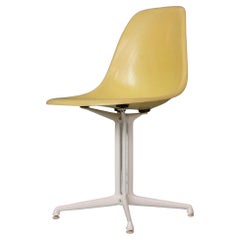 Charles & Ray Eames „La Fonda“ Hellgelbe Fiberglasstühle Herman Miller