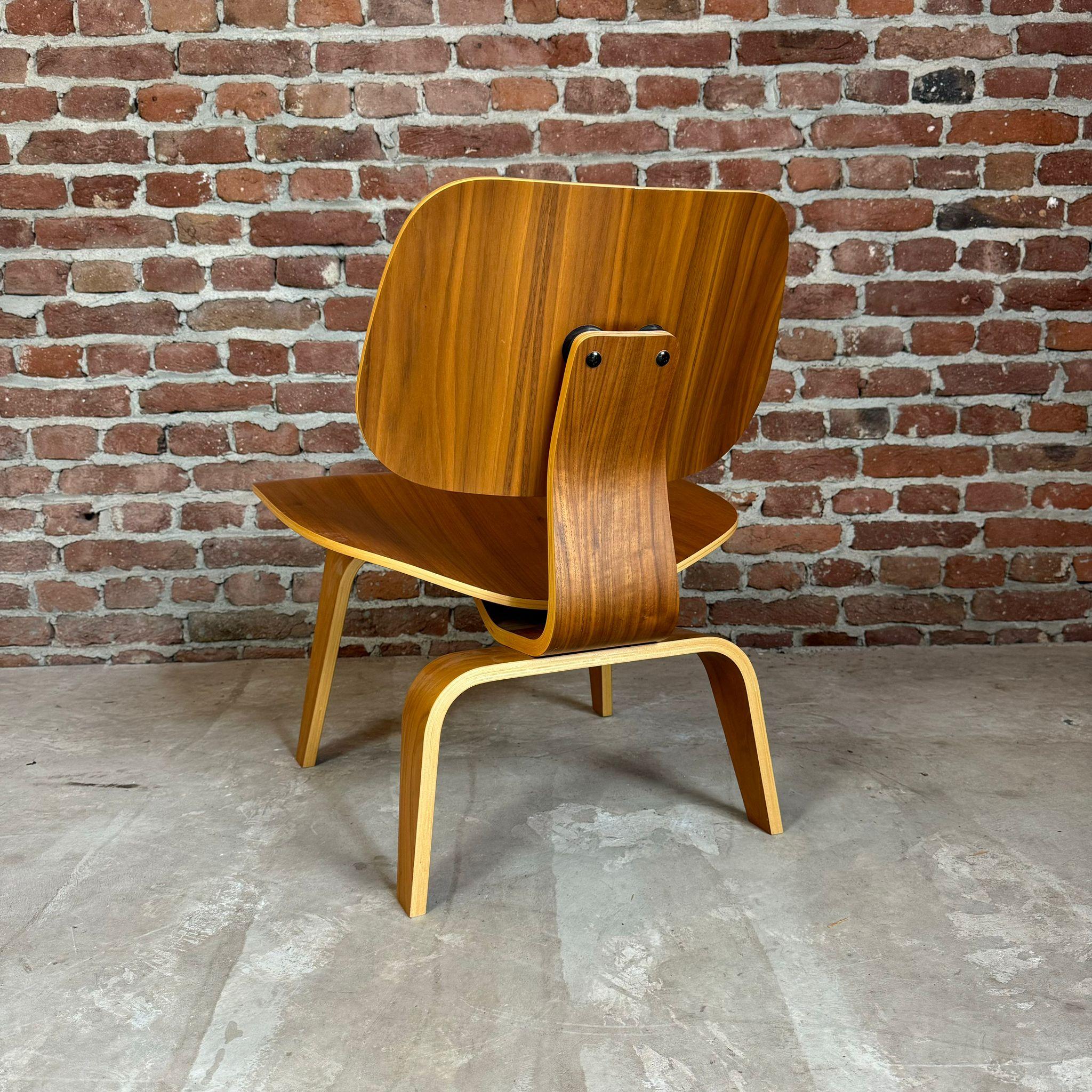 Charles & Ray Eames LCW chair for Herman Miller In Excellent Condition In Torino, IT