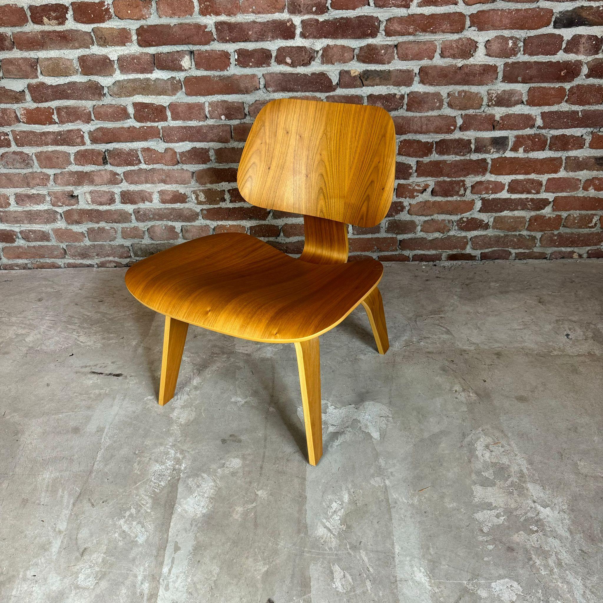 Mid-20th Century Charles & Ray Eames LCW chair for Herman Miller