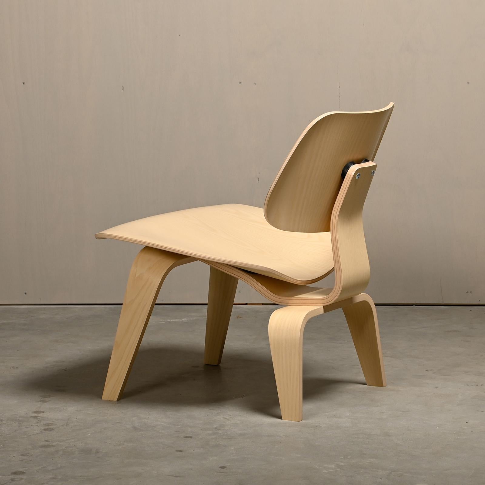 Mid-Century Modern Charles & Ray Eames LCW White Ash Lounge Chair for Herman Miller