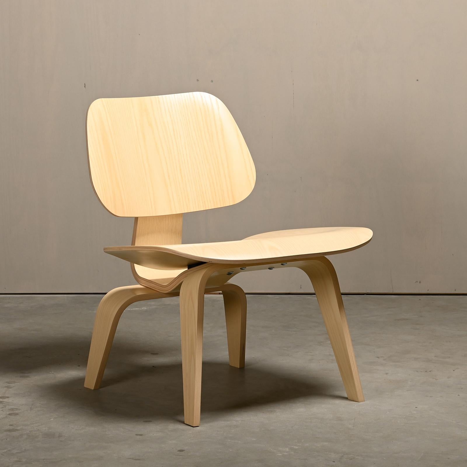 Mid-20th Century Charles & Ray Eames LCW White Ash Lounge Chair for Herman Miller