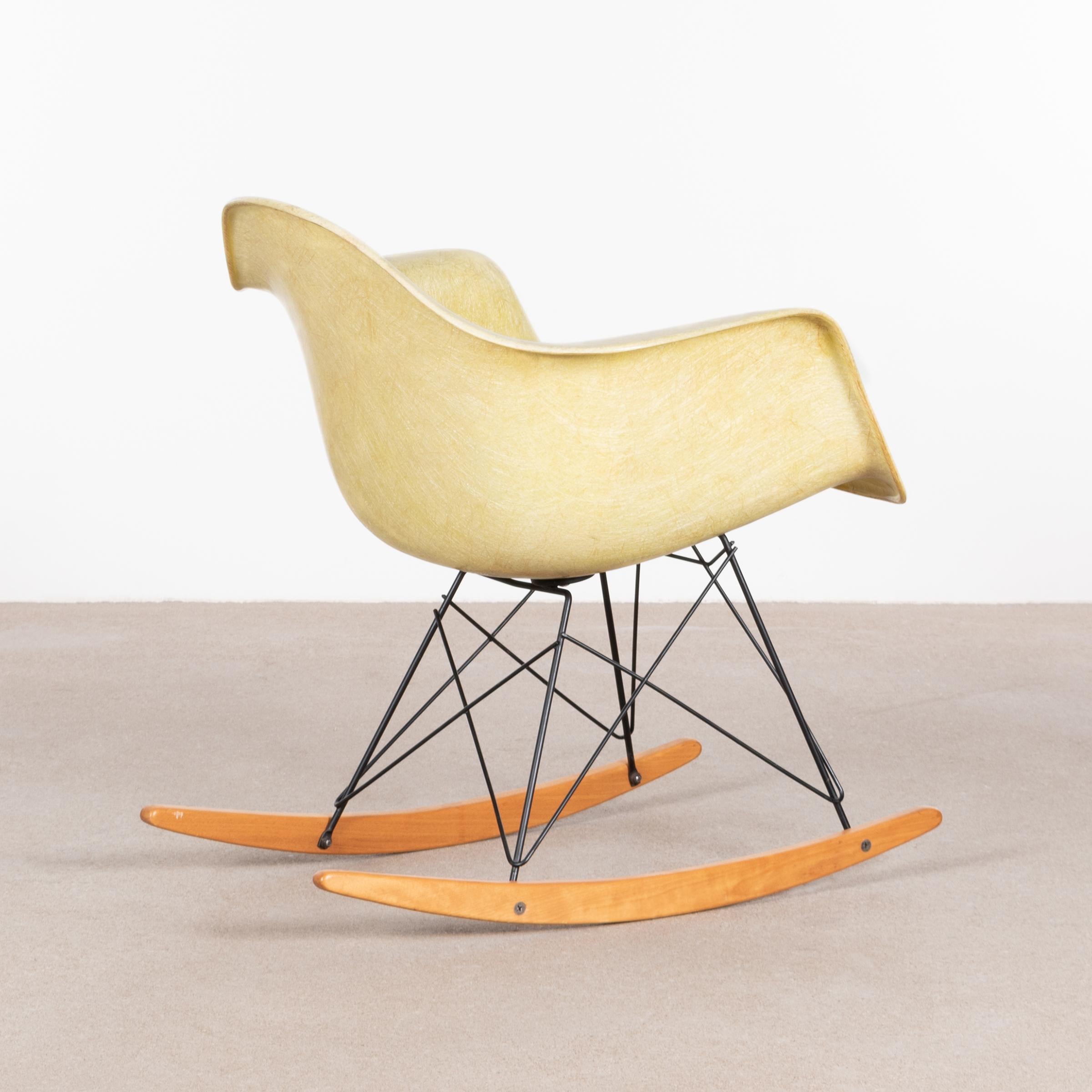 Charles & Ray Eames Lemon Yellow Rar Rocking Armchair by Herman Miller, 1952 In Good Condition In Amsterdam, NL