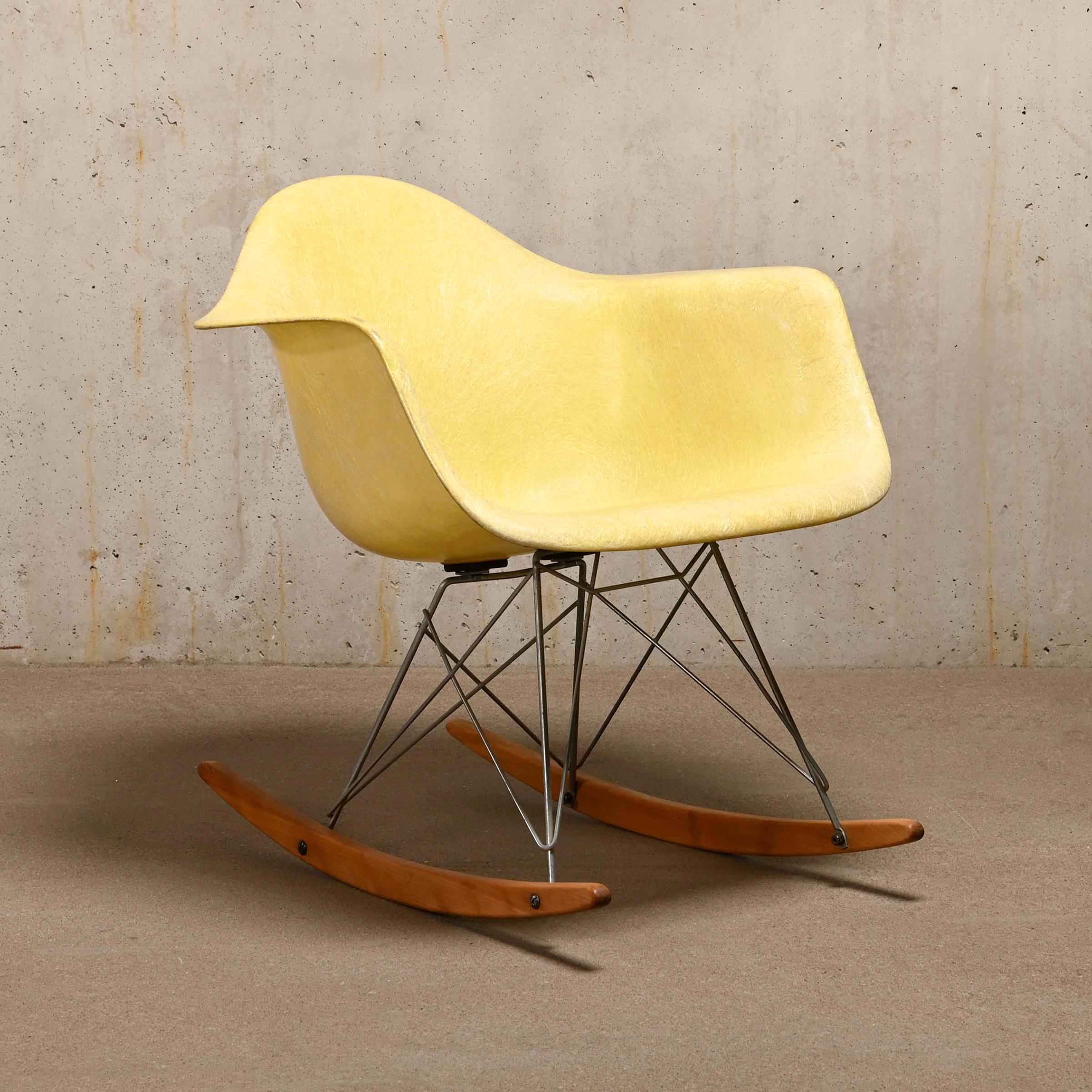 Iconic RAR rocking armchair designed by Charles and Ray Eames for Herman Miller / Zenith Plastics. Molded fiberglass shell in the colour Lemon Yellow with rope edge. Assembled on original zinc plated steel rocker rod base.
The chair is in very good