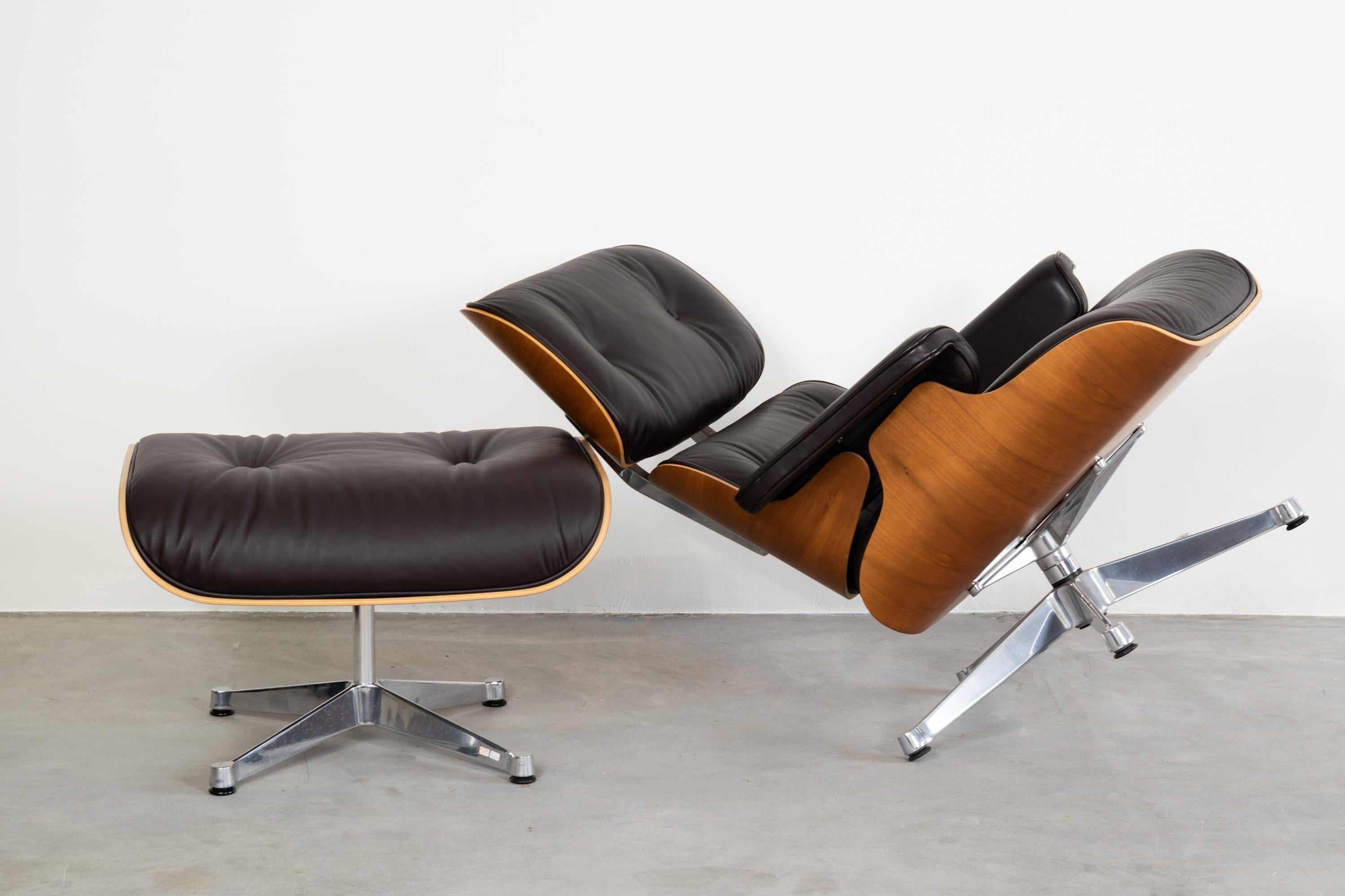 Swiss Charles & Ray Eames Lounge Chair 670 and Ottoman 671 for Vitra