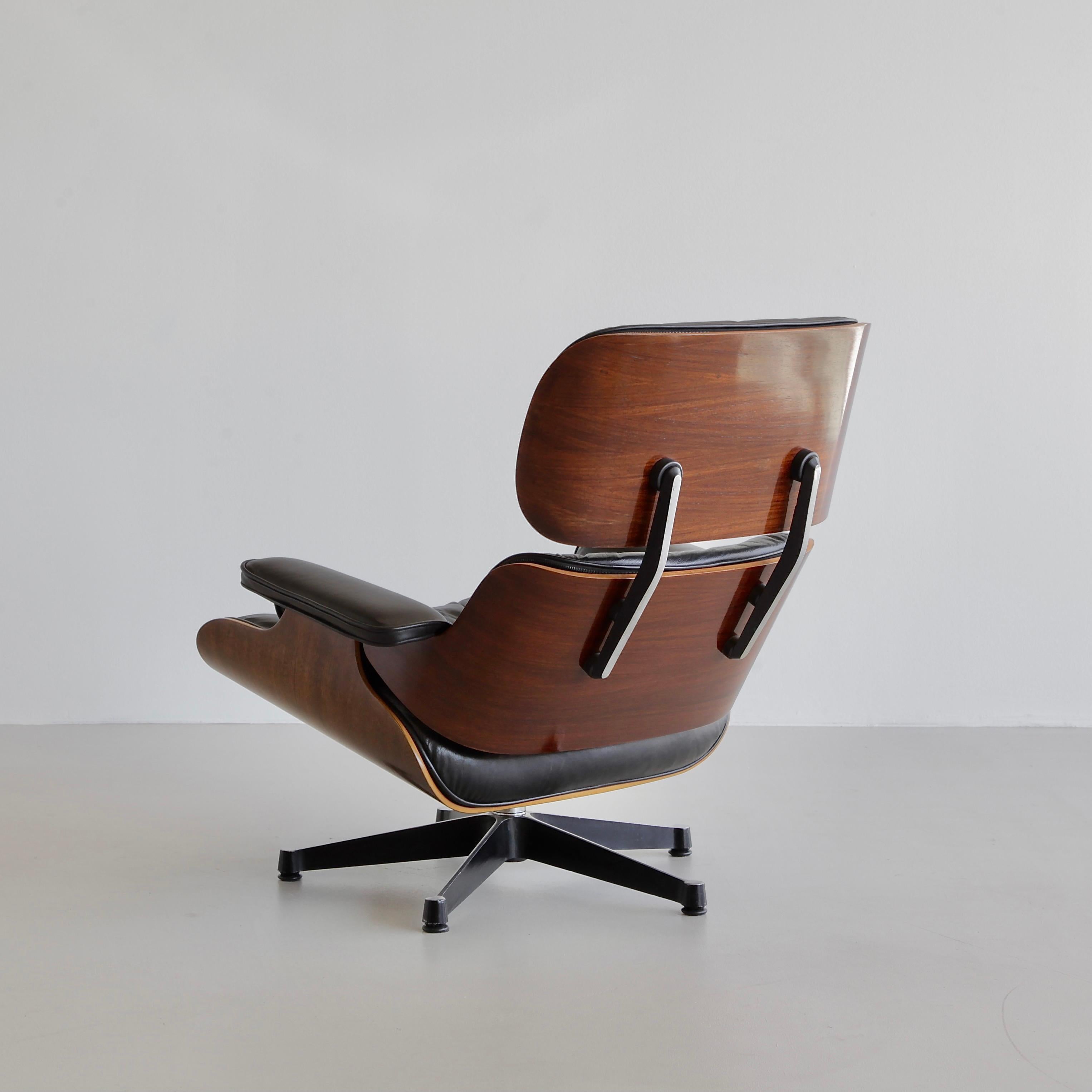 Mid-Century Modern Charles & Ray Eames Lounge Chair and Footstool, Vitra 1970s