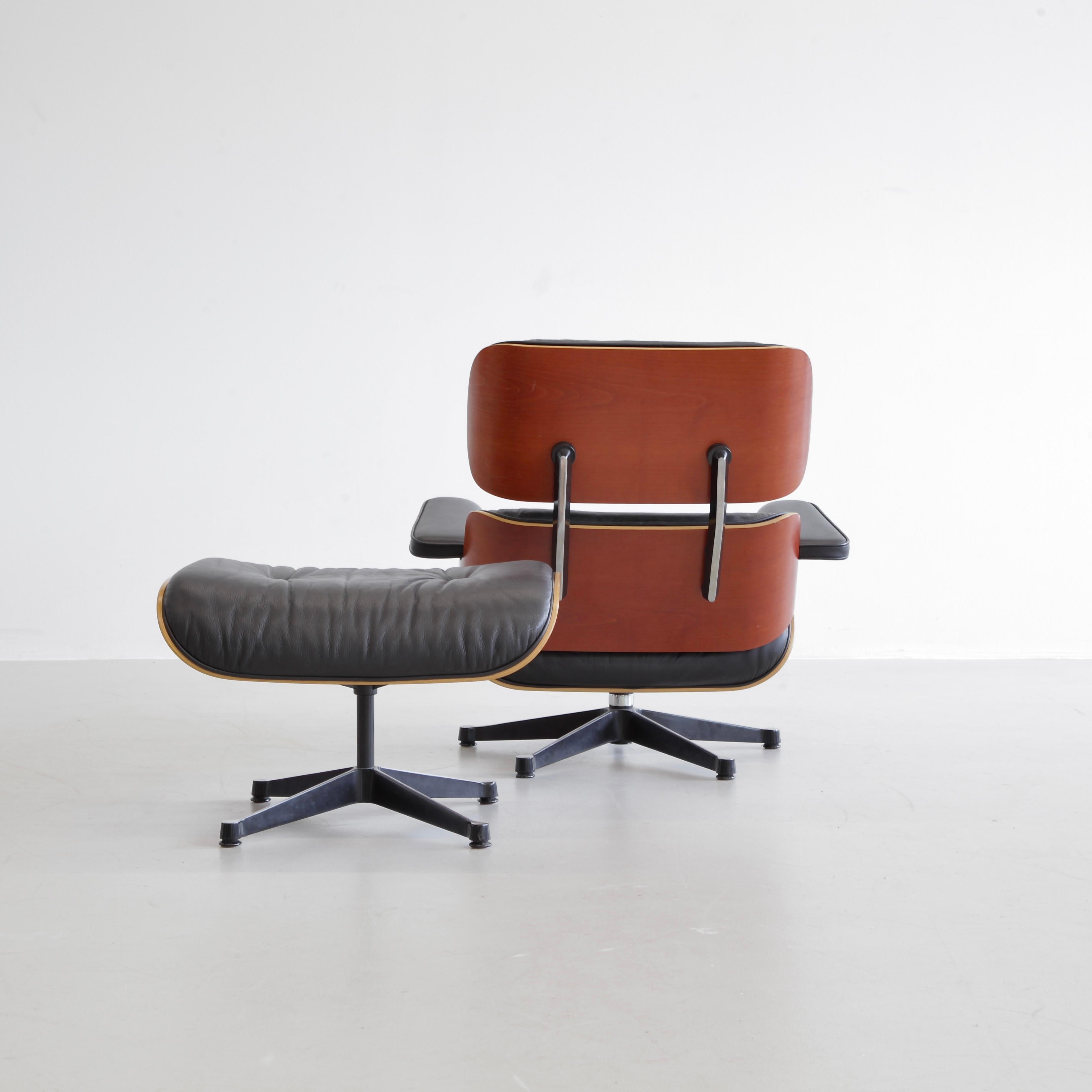Mid-Century Modern Charles & Ray Eames fauteuil de salon et repose-pieds, Vitra 1999