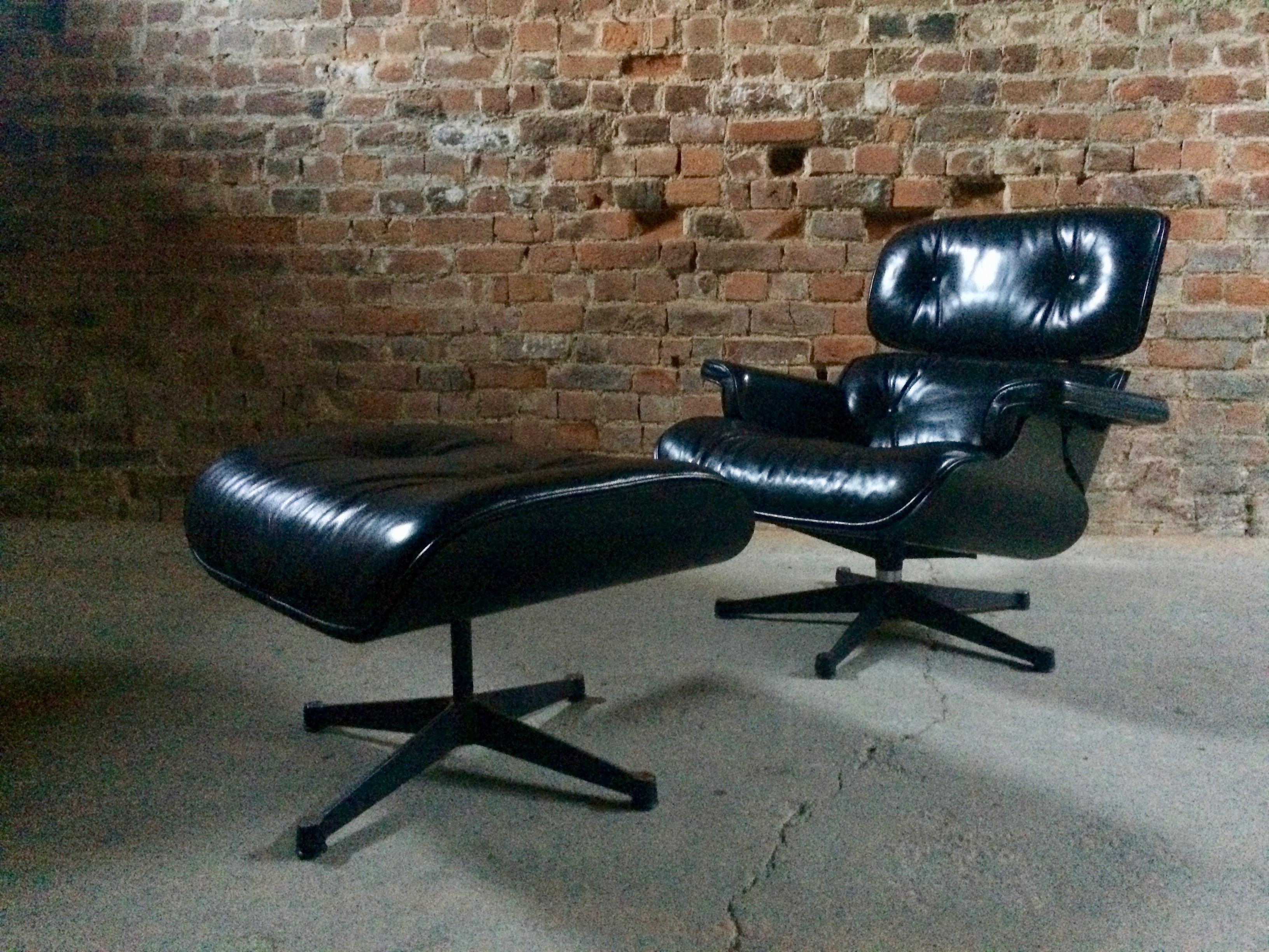 Charles & Ray Eames Lounge Chair and Ottoman 670 and 671 Black Ash Leather In Excellent Condition In Longdon, Tewkesbury