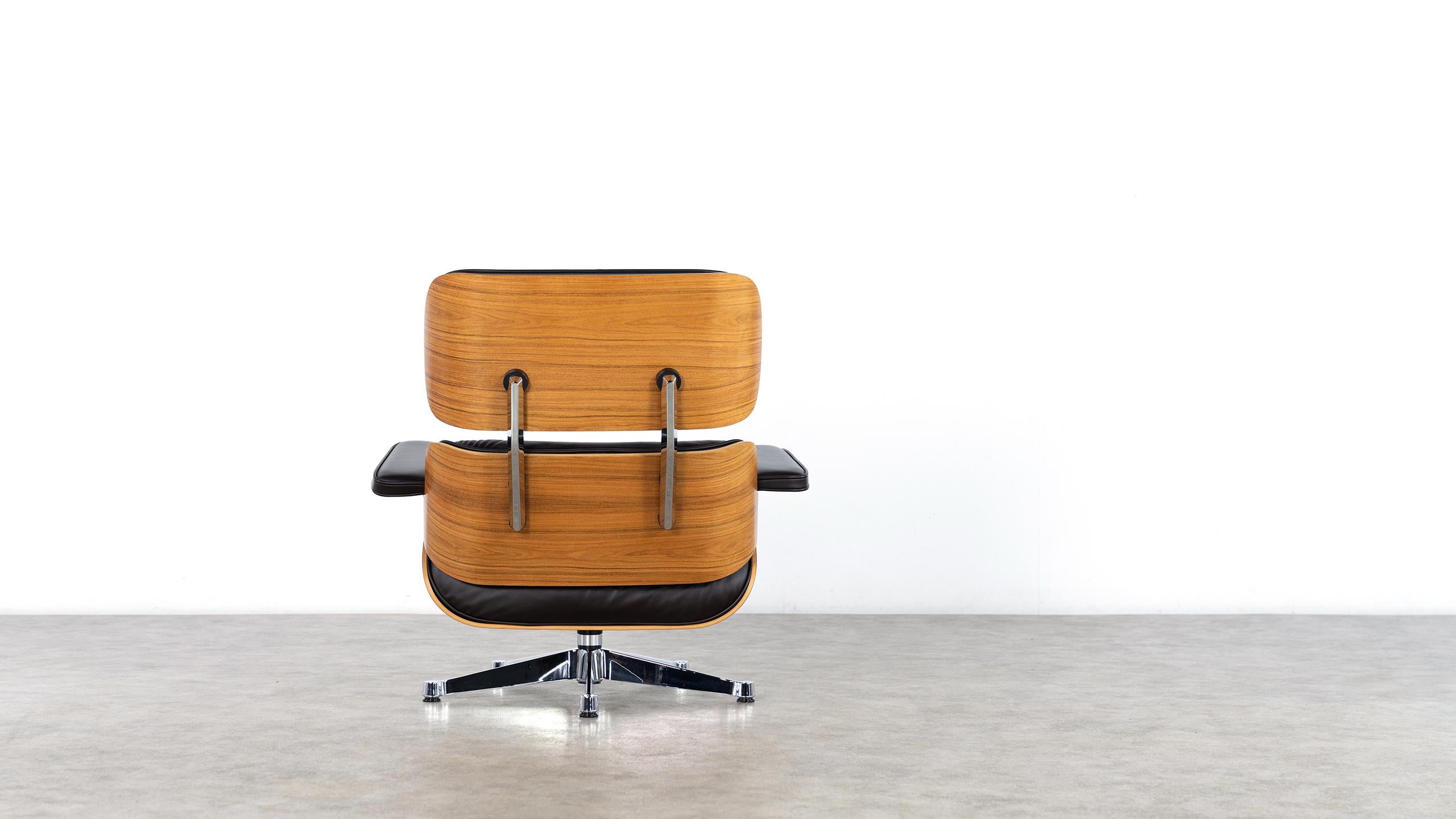 Milieu du XXe siècle Charles Ray Eames fauteuil de salon ottoman Vitra certifié bois de rose chromé en vente