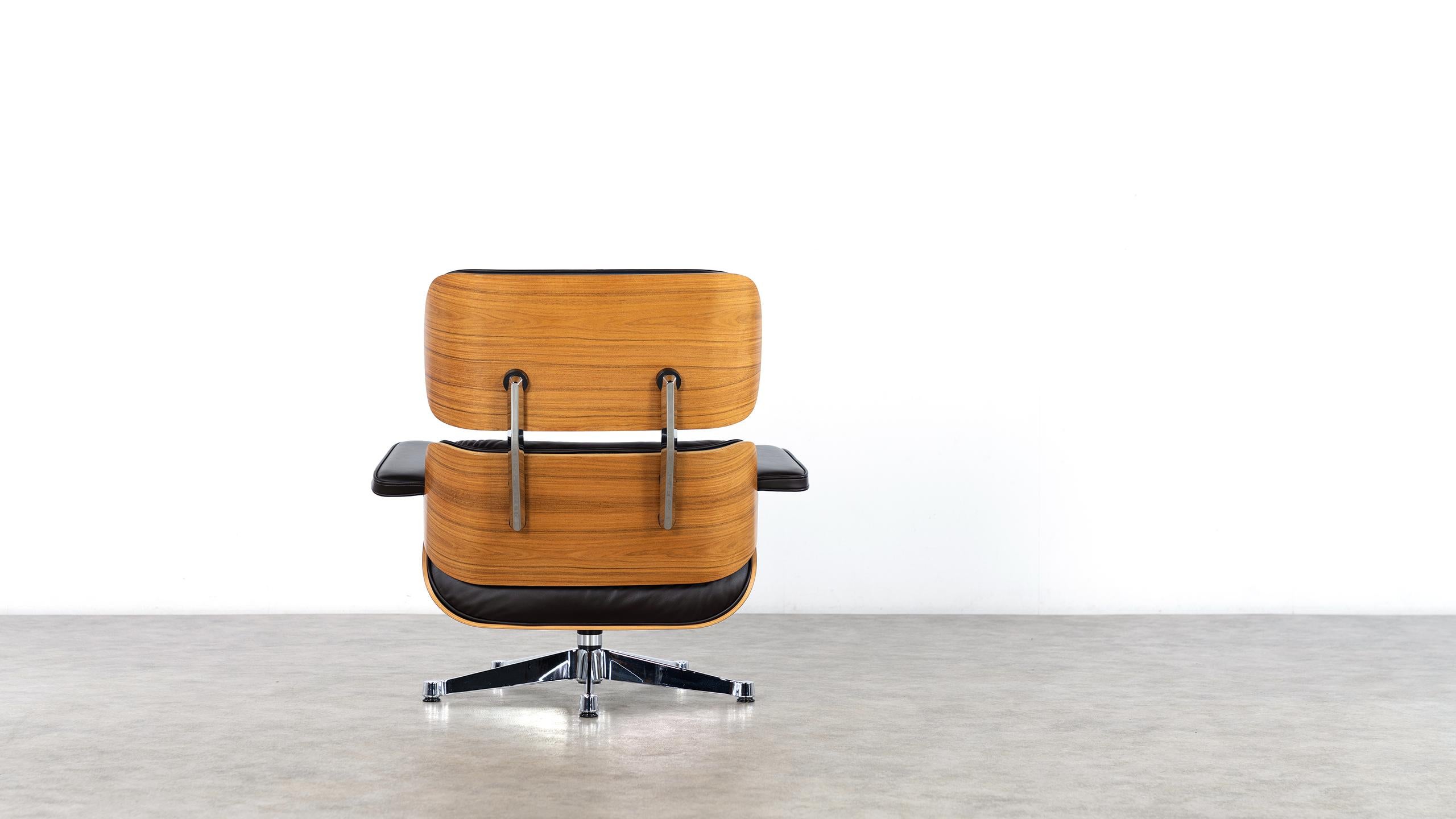 Mid-20th Century Charles Ray Eames Lounge Chair Ottoman Vitra certified Rosewood Chrome Leather