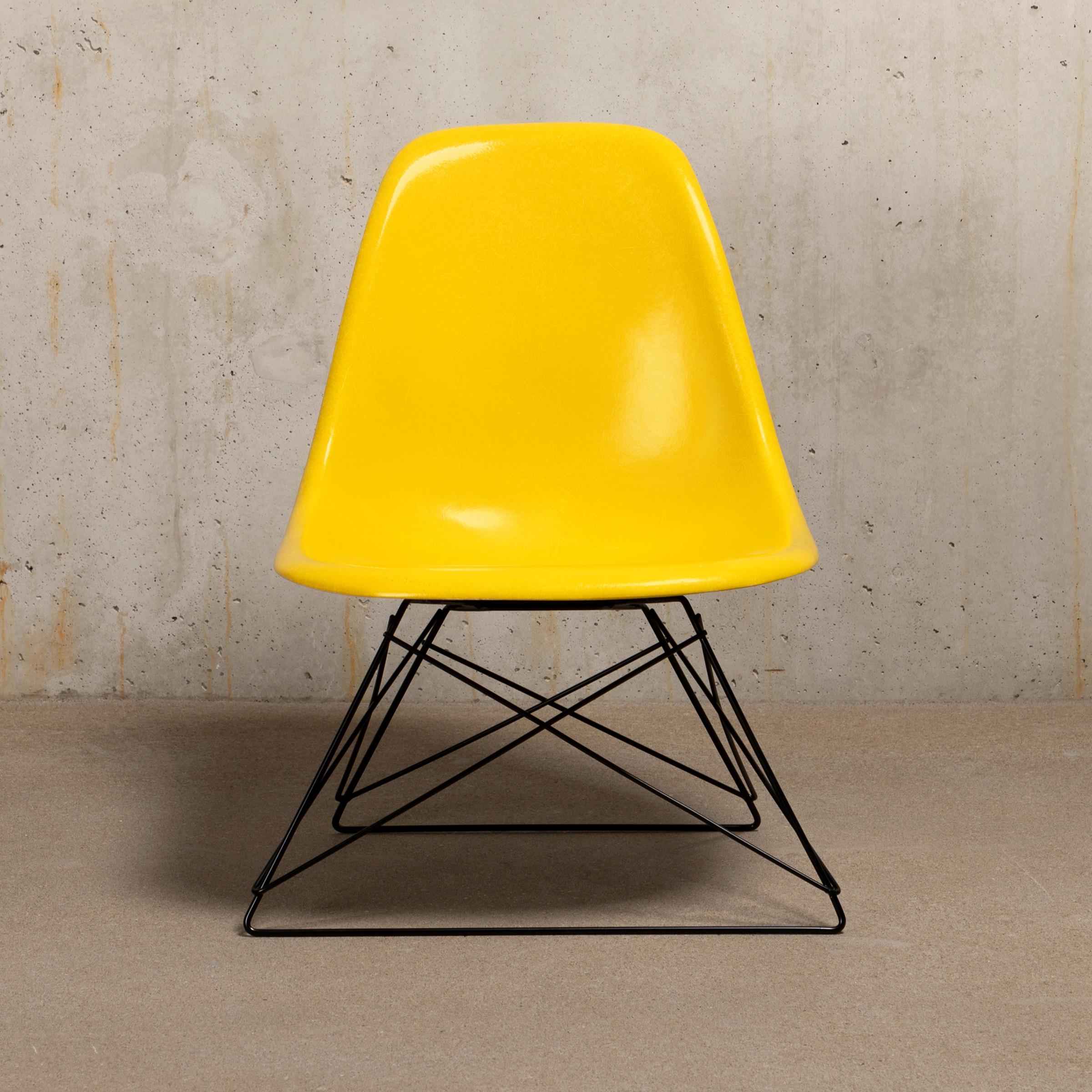 Iconic fiberglass LSR (Lounge Side chair Rod base) designed by Charles & Ray Eames for Herman Miller. The fiberglass shell is in very good condition with slight traces of use. Replaced shock mounts which guarantee save usability for the next