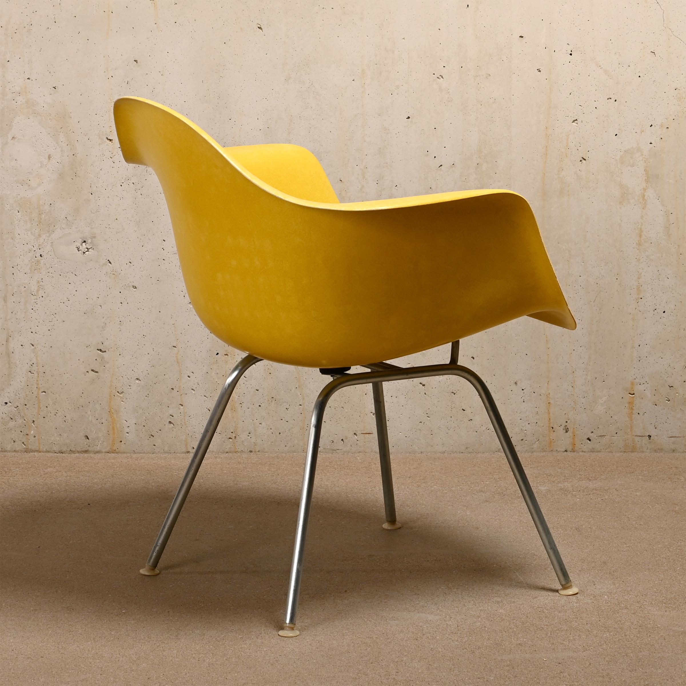 Mid-Century Modern Charles & Ray Eames Max Armchair in Canary Yellow Fiberglass for Herman Miller